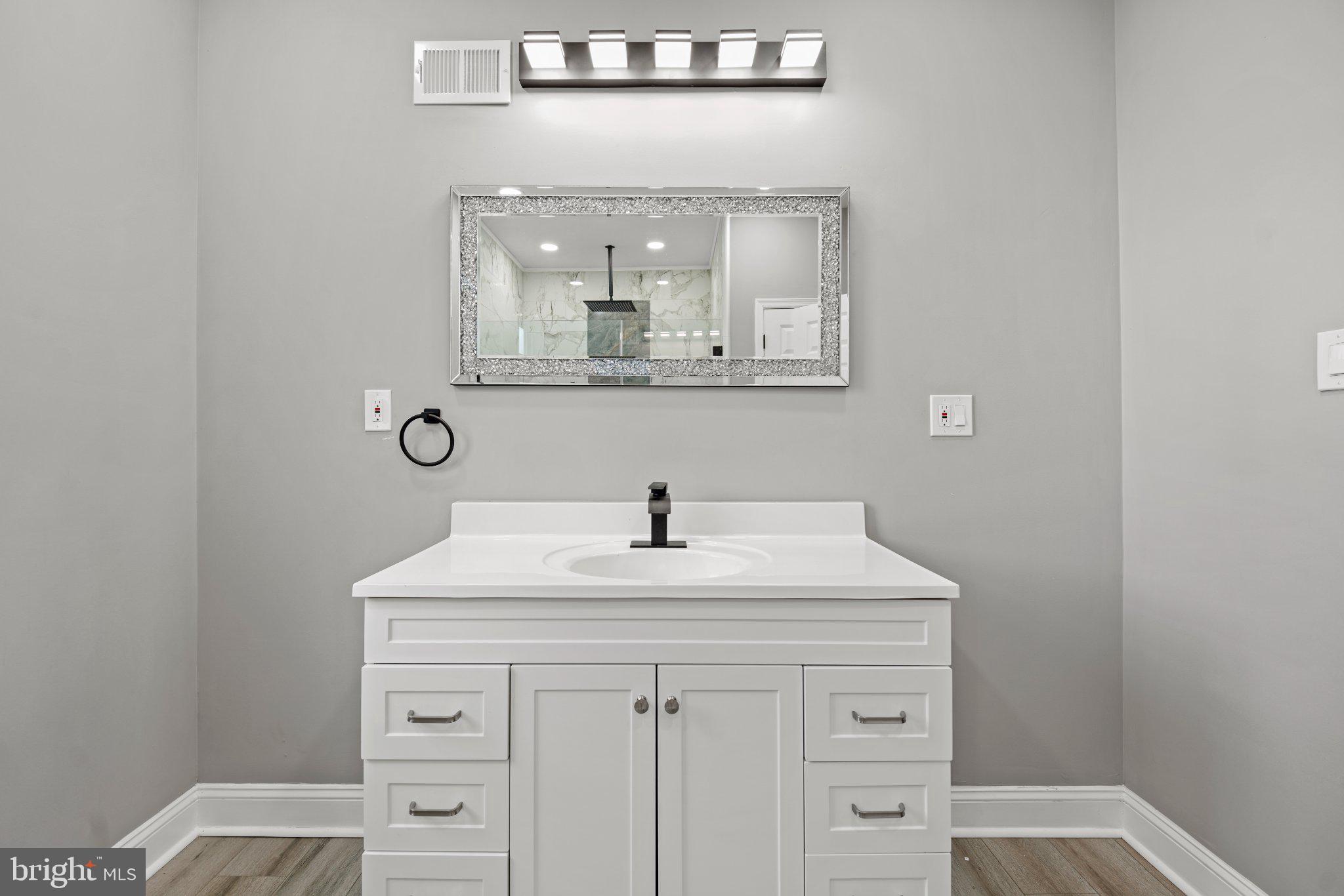 UNIVERSITY CITY - Residential