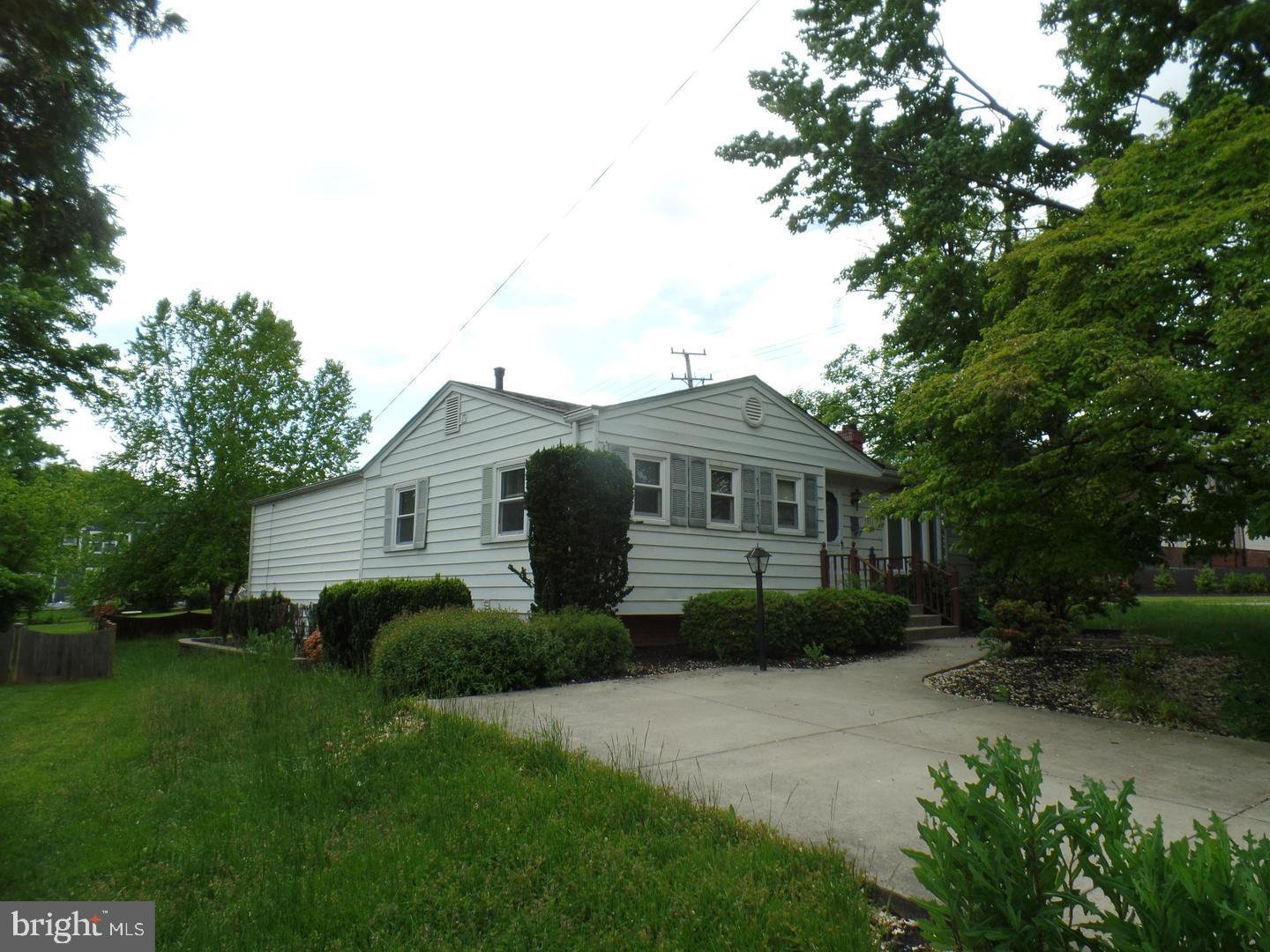 PIMMIT HILLS - Residential Lease