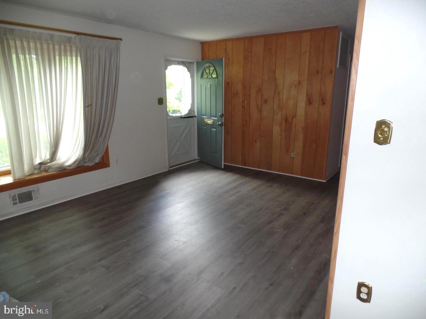 PIMMIT HILLS - Residential Lease