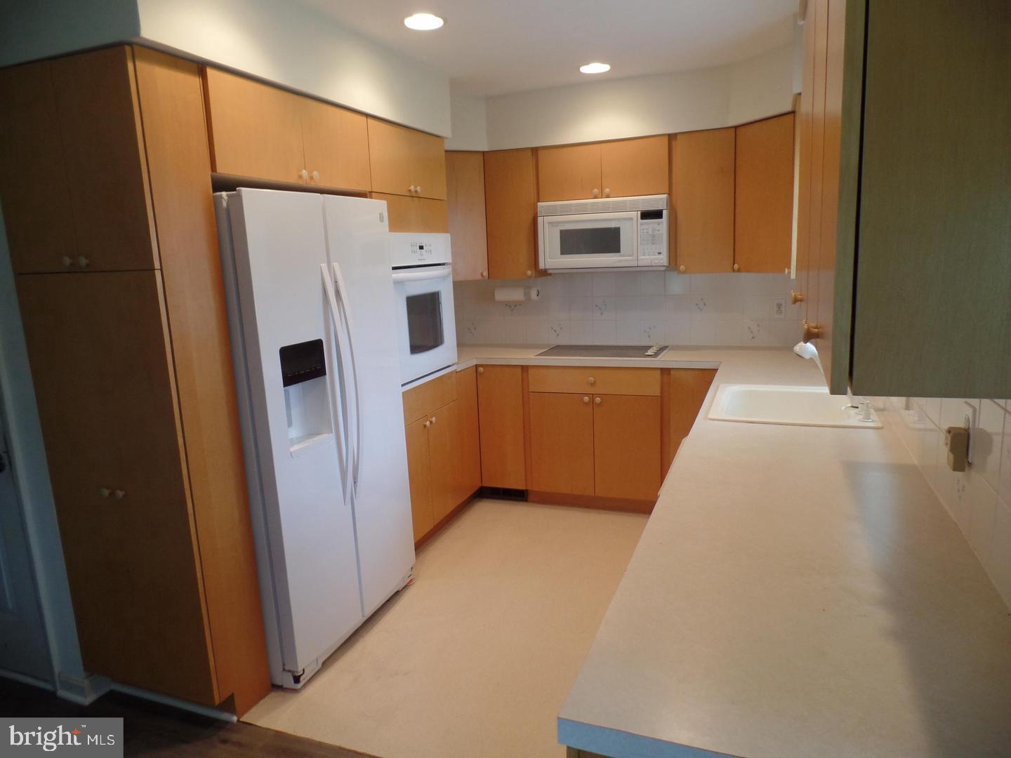 PIMMIT HILLS - Residential Lease