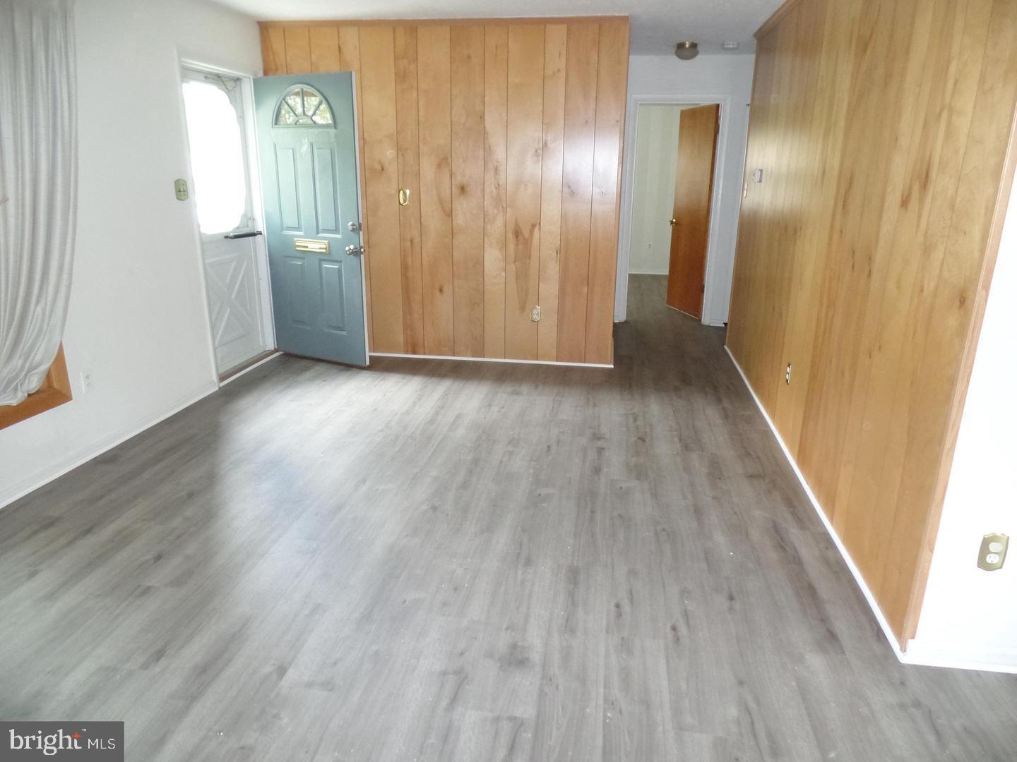 PIMMIT HILLS - Residential Lease