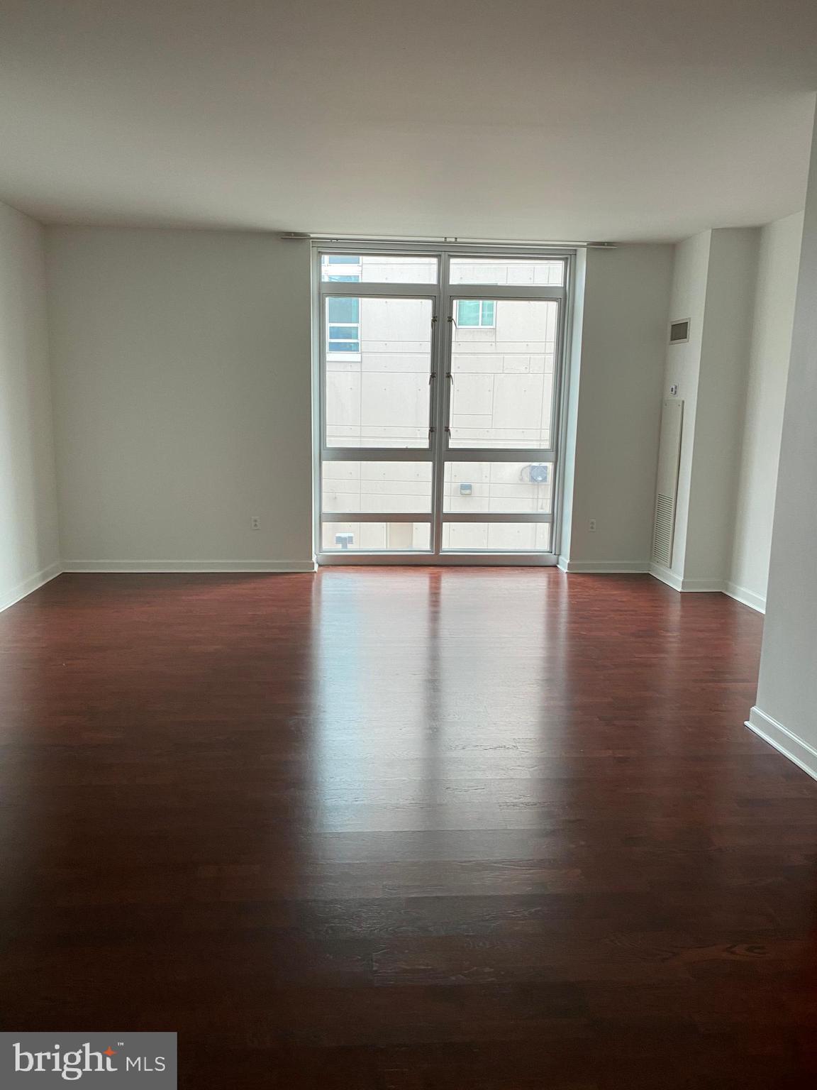 WATERFRONT SQUARE - Residential