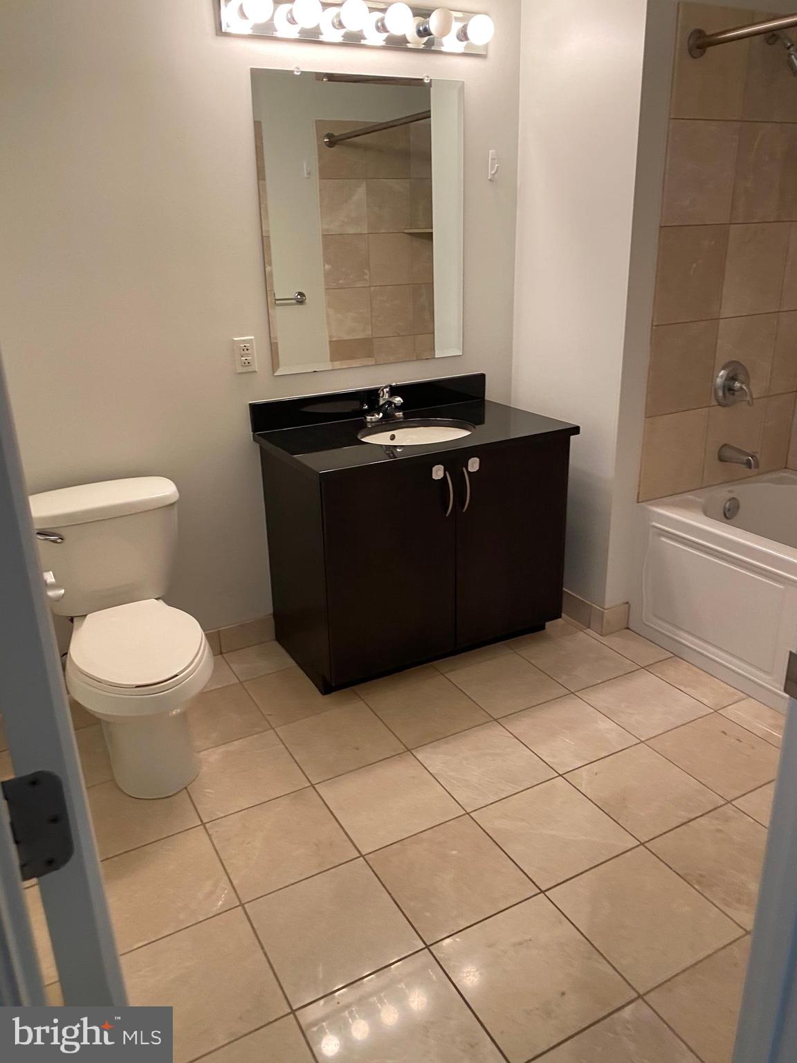 WATERFRONT SQUARE - Residential