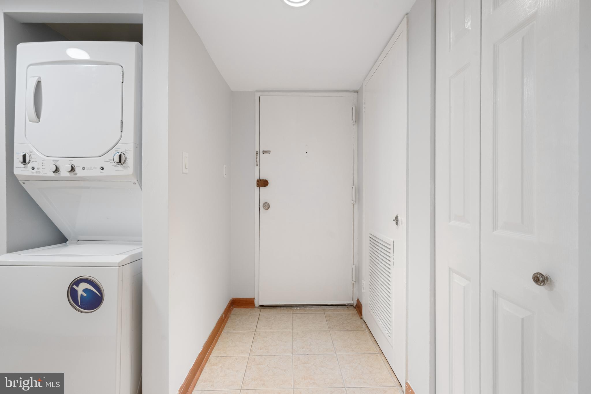 1536 NORTHGATE SQUARE 21