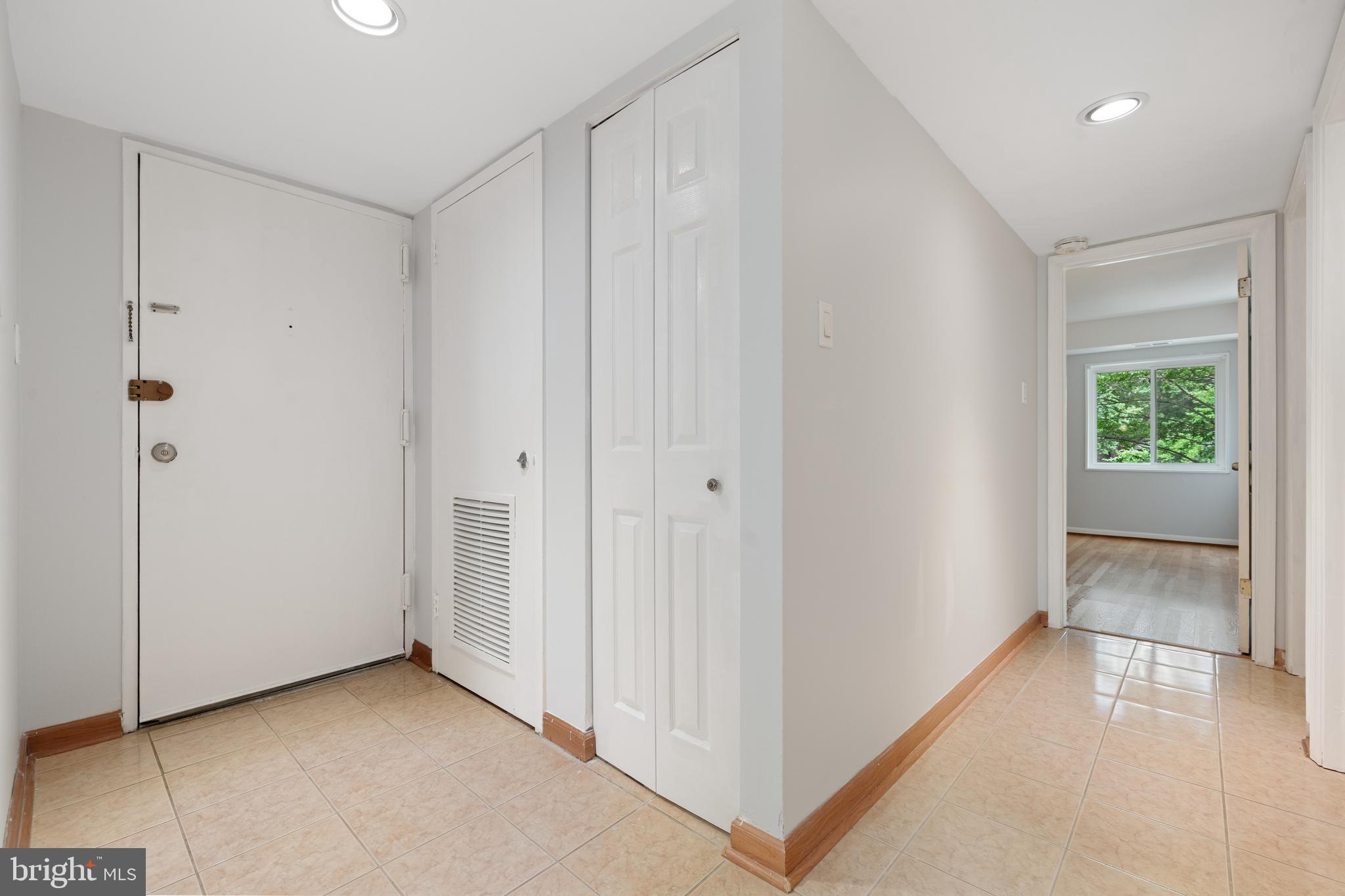 1536 NORTHGATE SQUARE 21