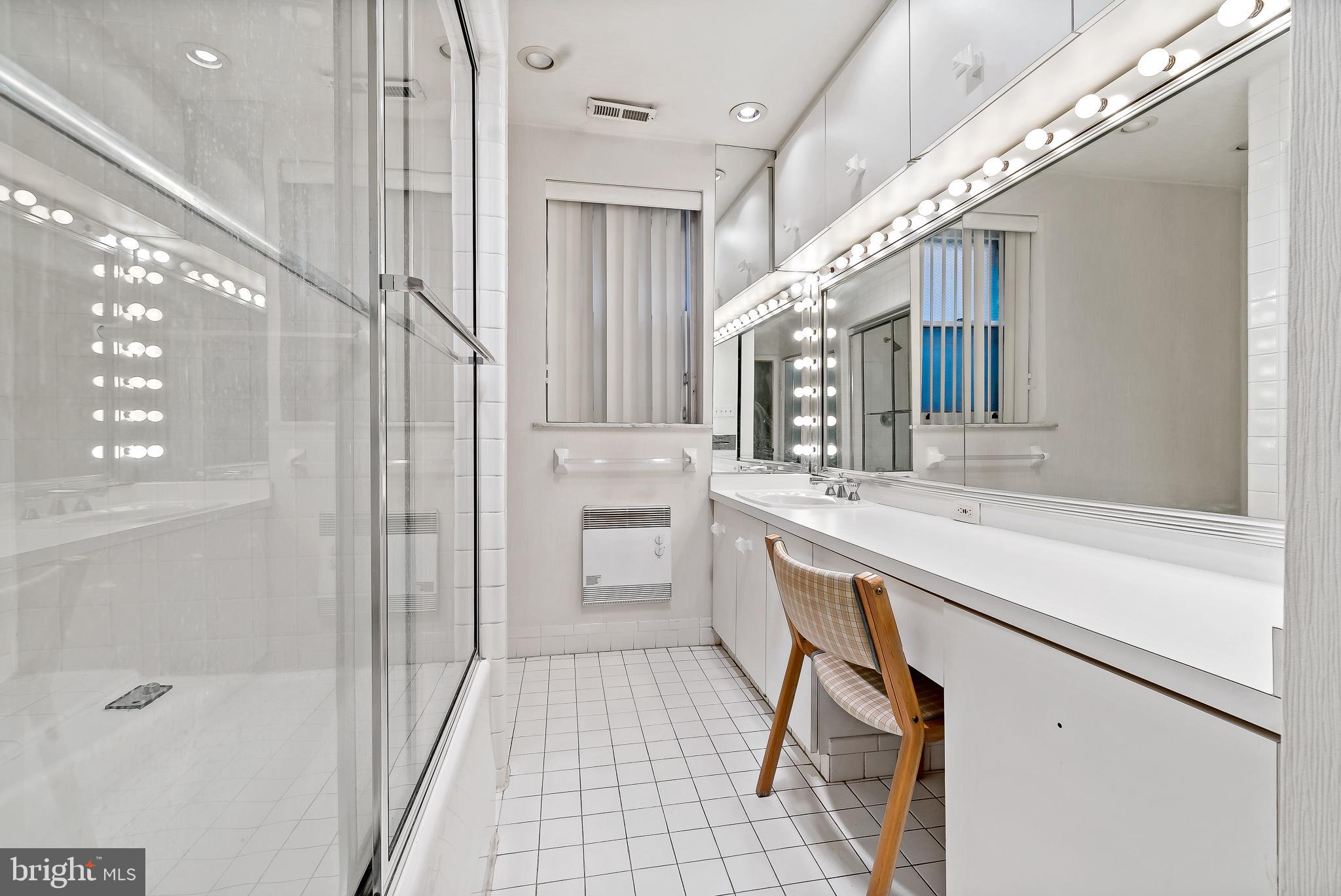 WASHINGTON SQ - Residential