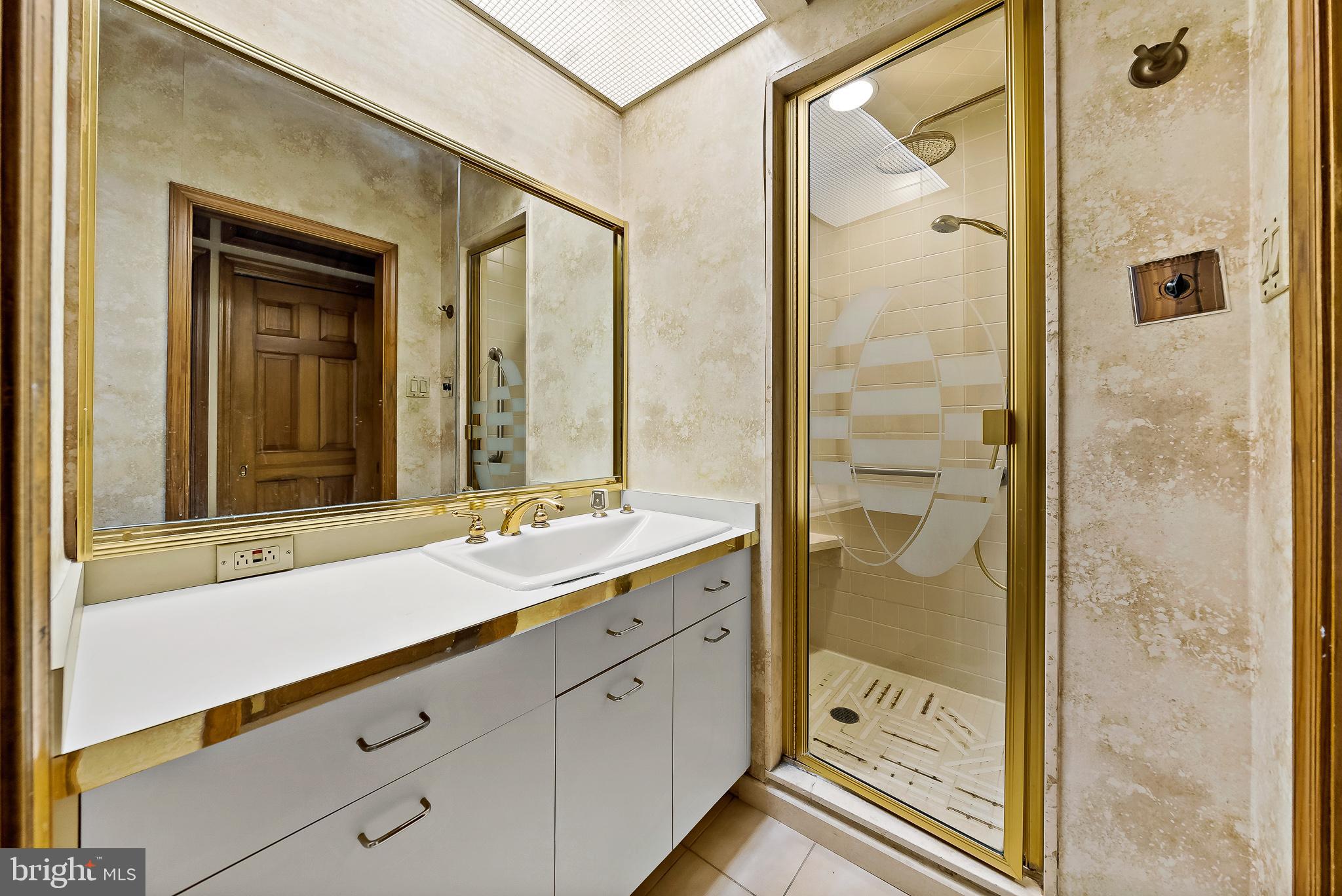 WASHINGTON SQ - Residential