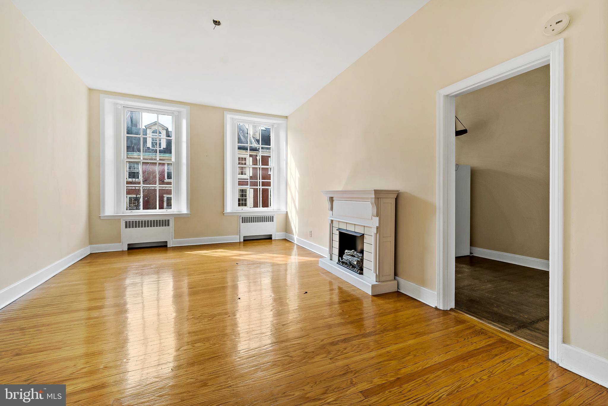 WASHINGTON SQ - Residential