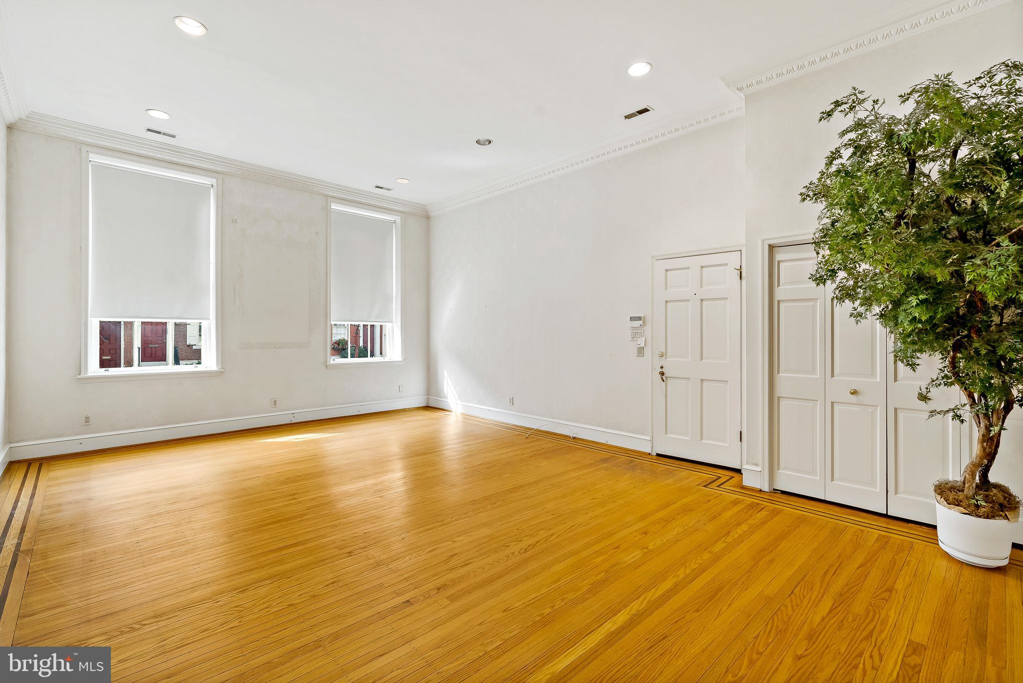 WASHINGTON SQ - Residential