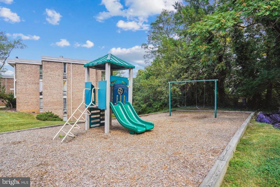 HUNTINGTON CLUB - Residential Lease