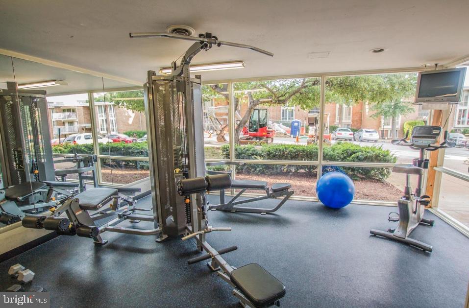 HUNTINGTON CLUB - Residential Lease