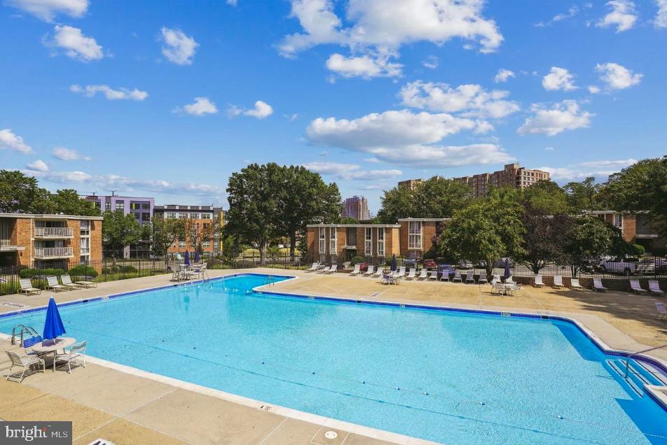 HUNTINGTON CLUB - Residential Lease