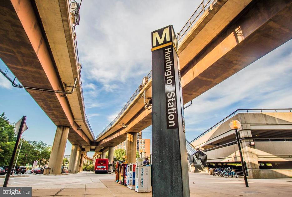 HUNTINGTON CLUB - Residential Lease