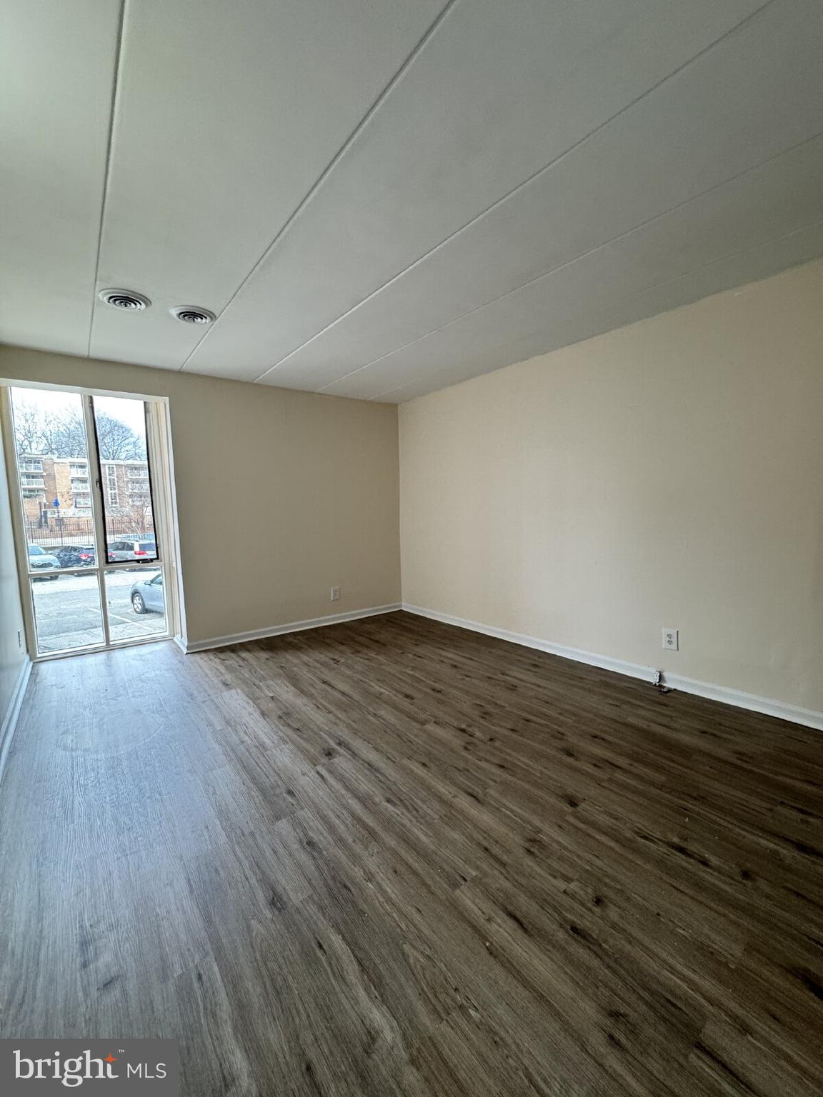 HUNTINGTON CLUB - Residential Lease