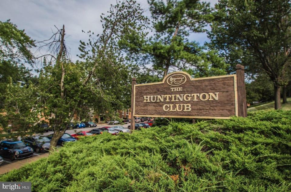HUNTINGTON CLUB - Residential Lease