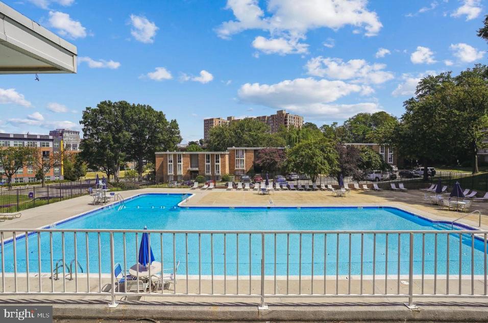 HUNTINGTON CLUB - Residential Lease