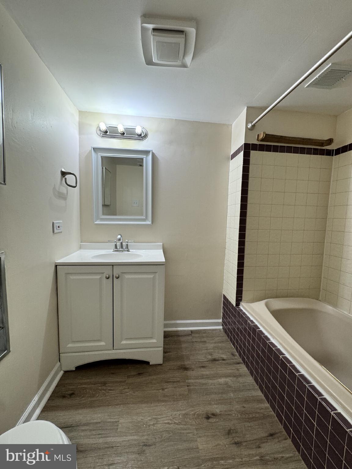 HUNTINGTON CLUB - Residential Lease