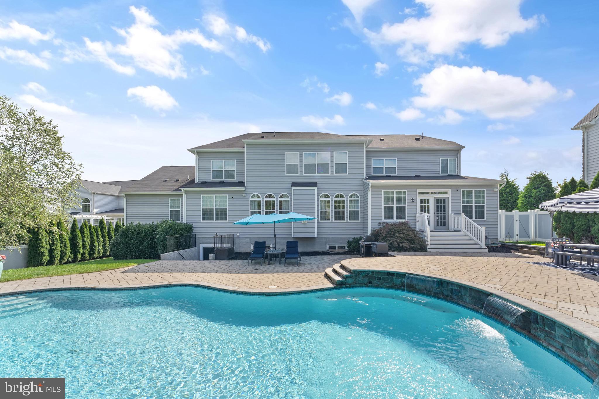 RIVER POINTE - Residential