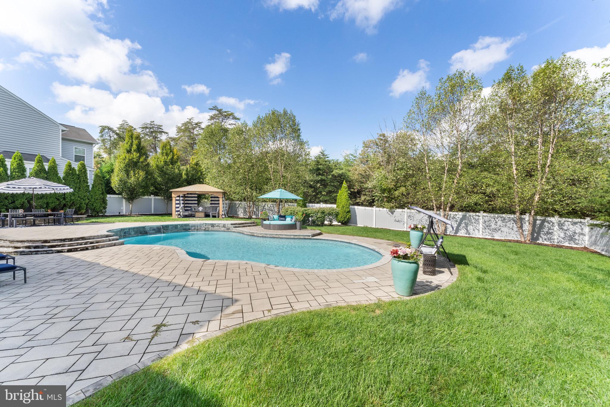 RIVER POINTE - Residential