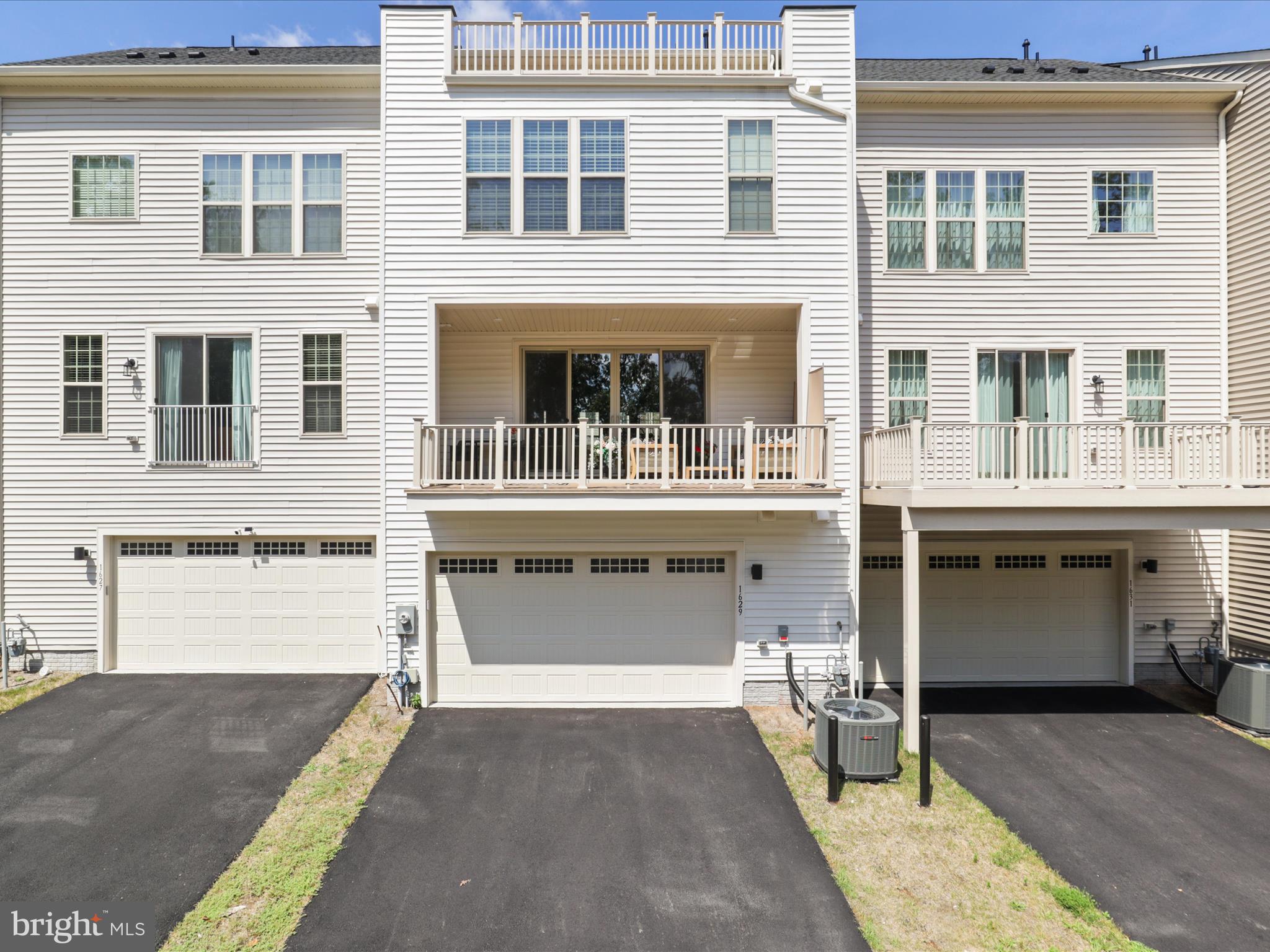 EAST QUARTER - Residential