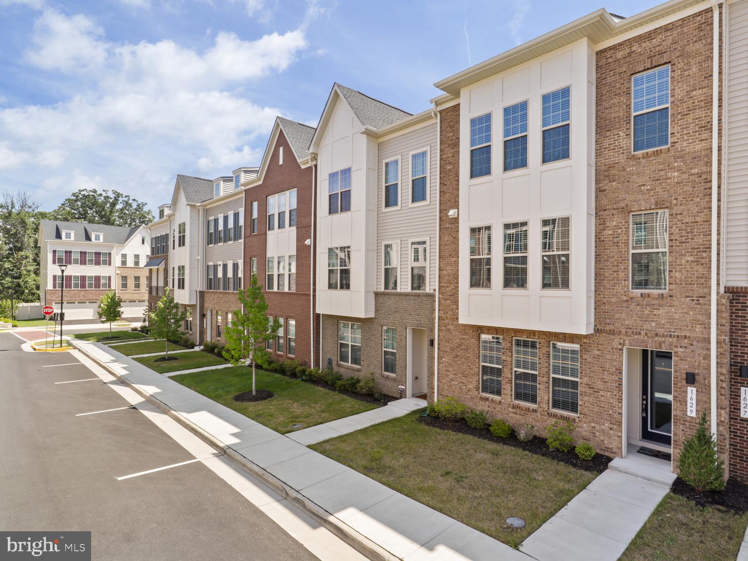 EAST QUARTER - Residential