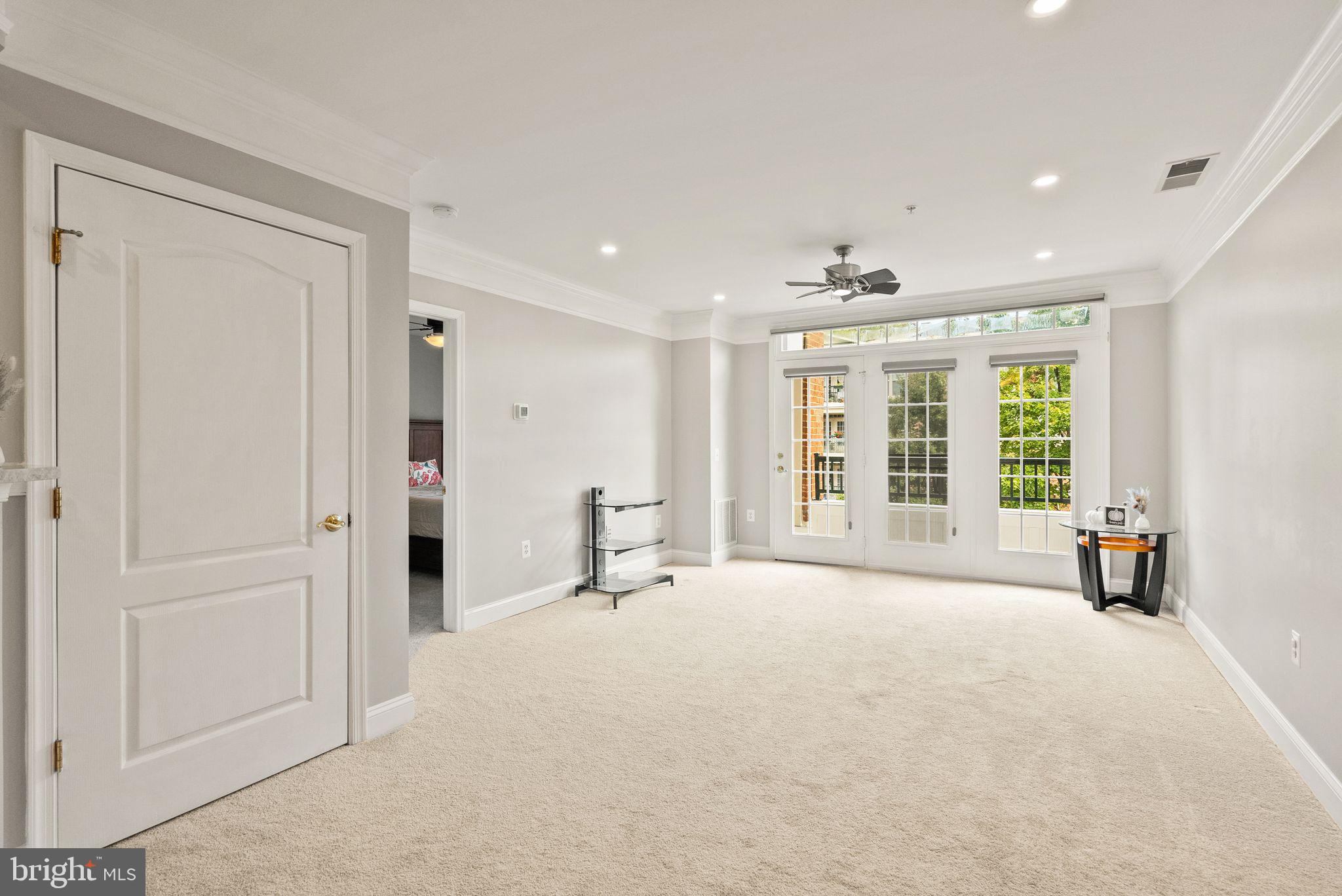 SAINTSBURY PLAZA - Residential