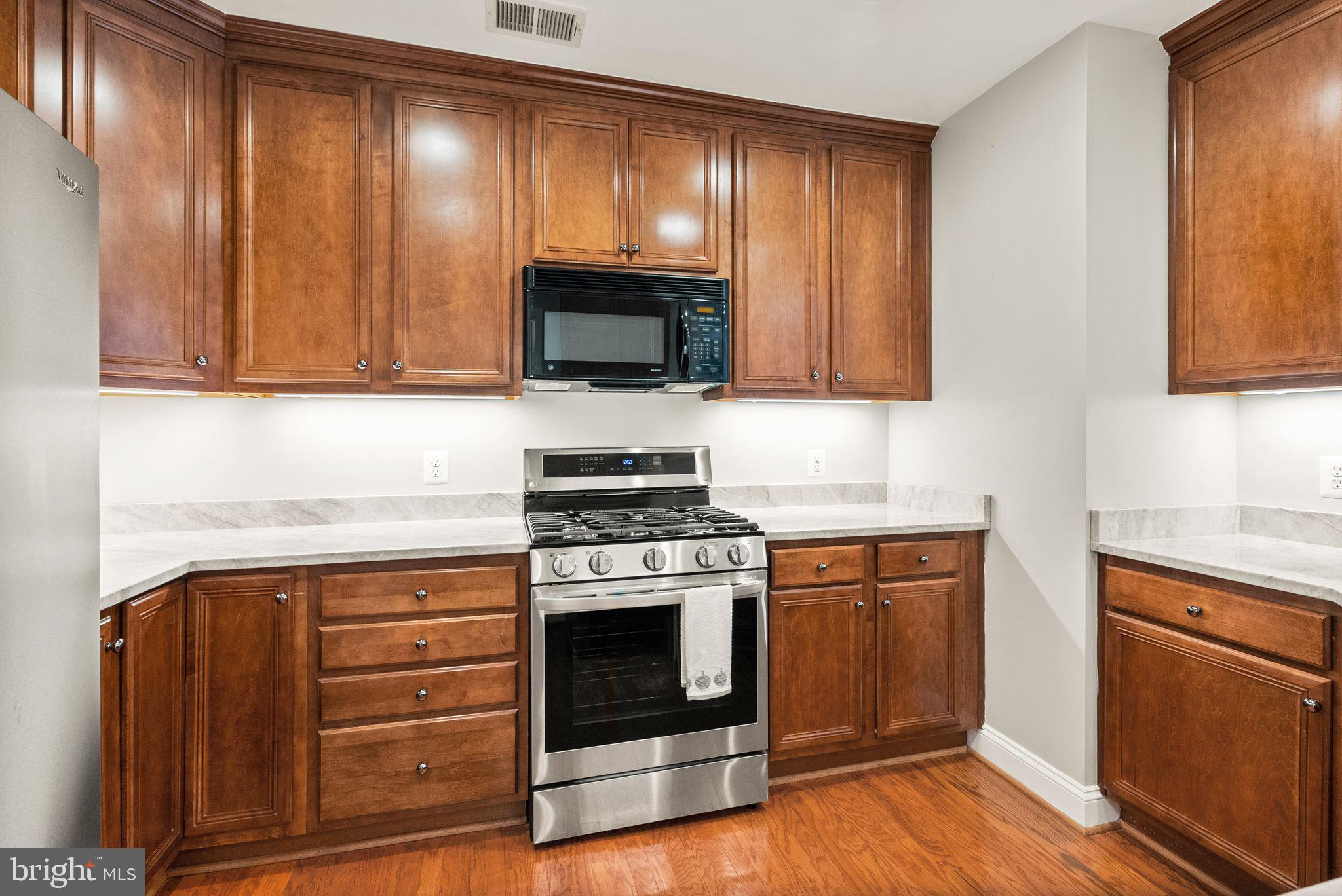 SAINTSBURY PLAZA - Residential