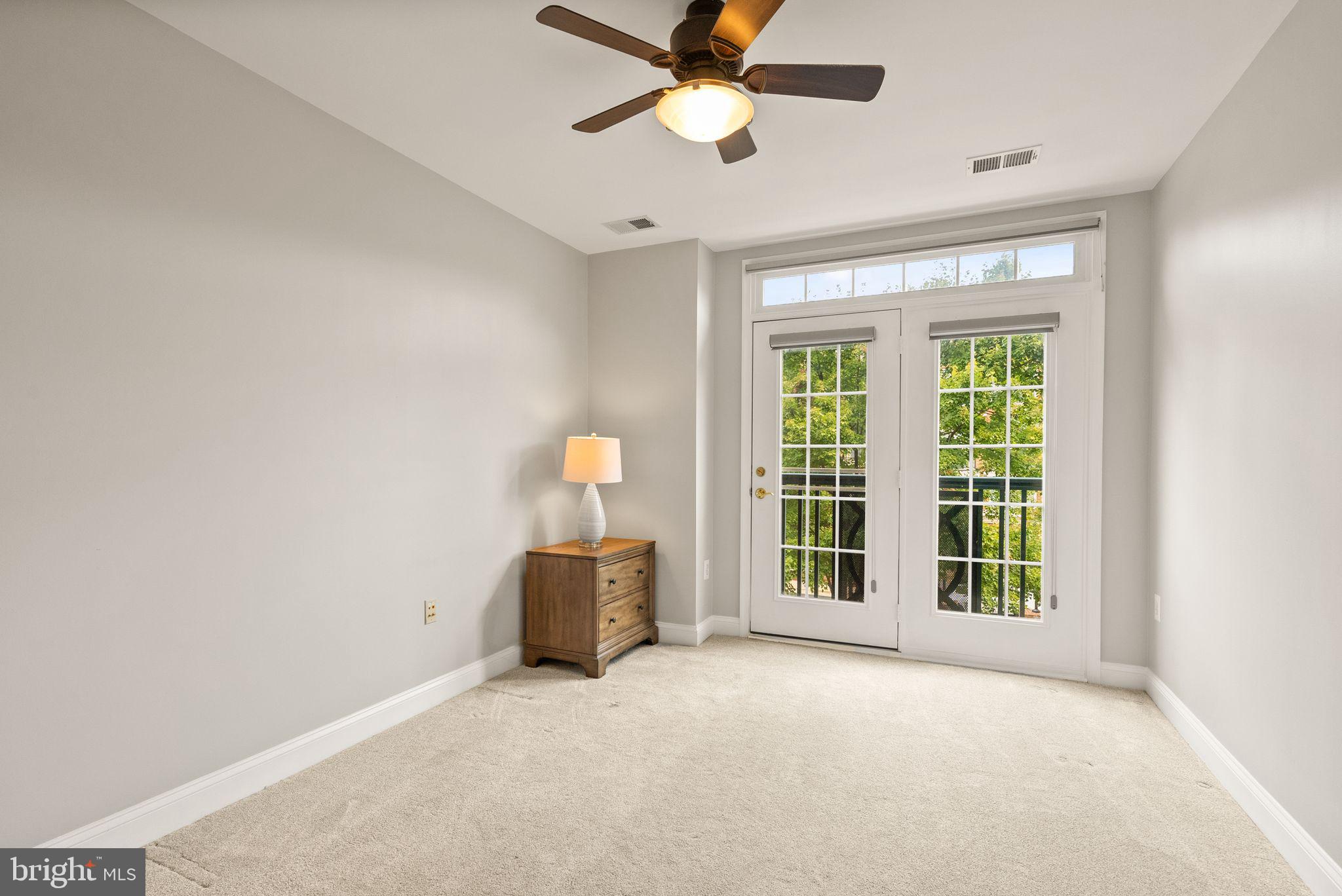 SAINTSBURY PLAZA - Residential