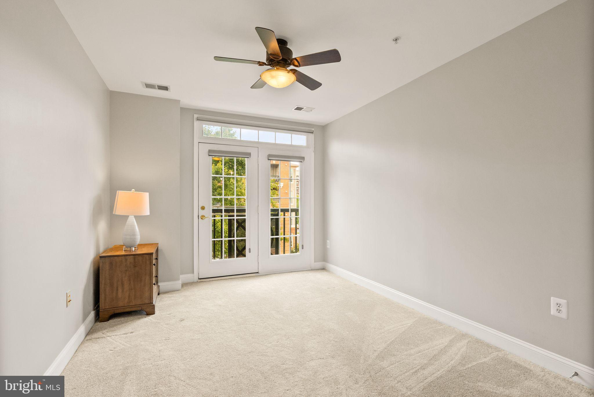 SAINTSBURY PLAZA - Residential