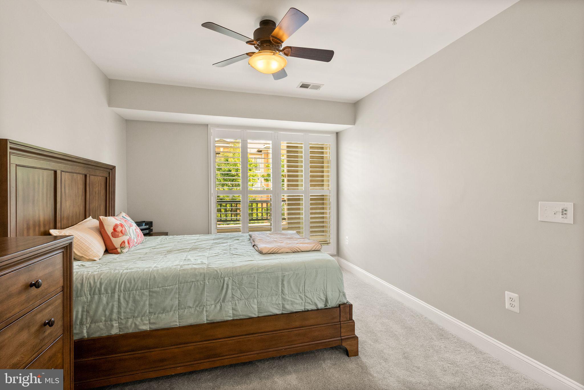 SAINTSBURY PLAZA - Residential