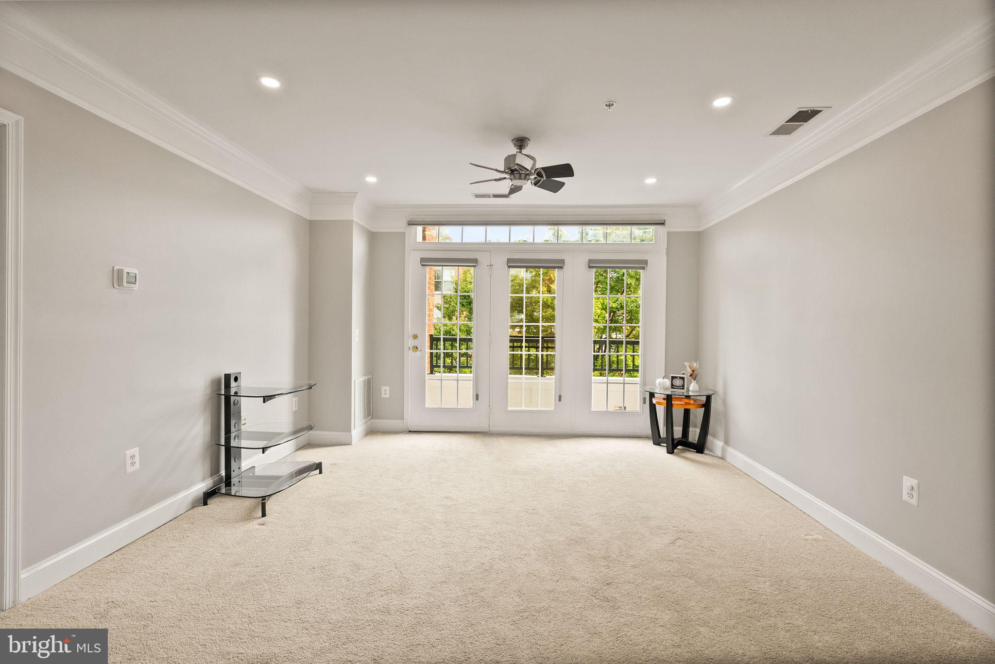 SAINTSBURY PLAZA - Residential