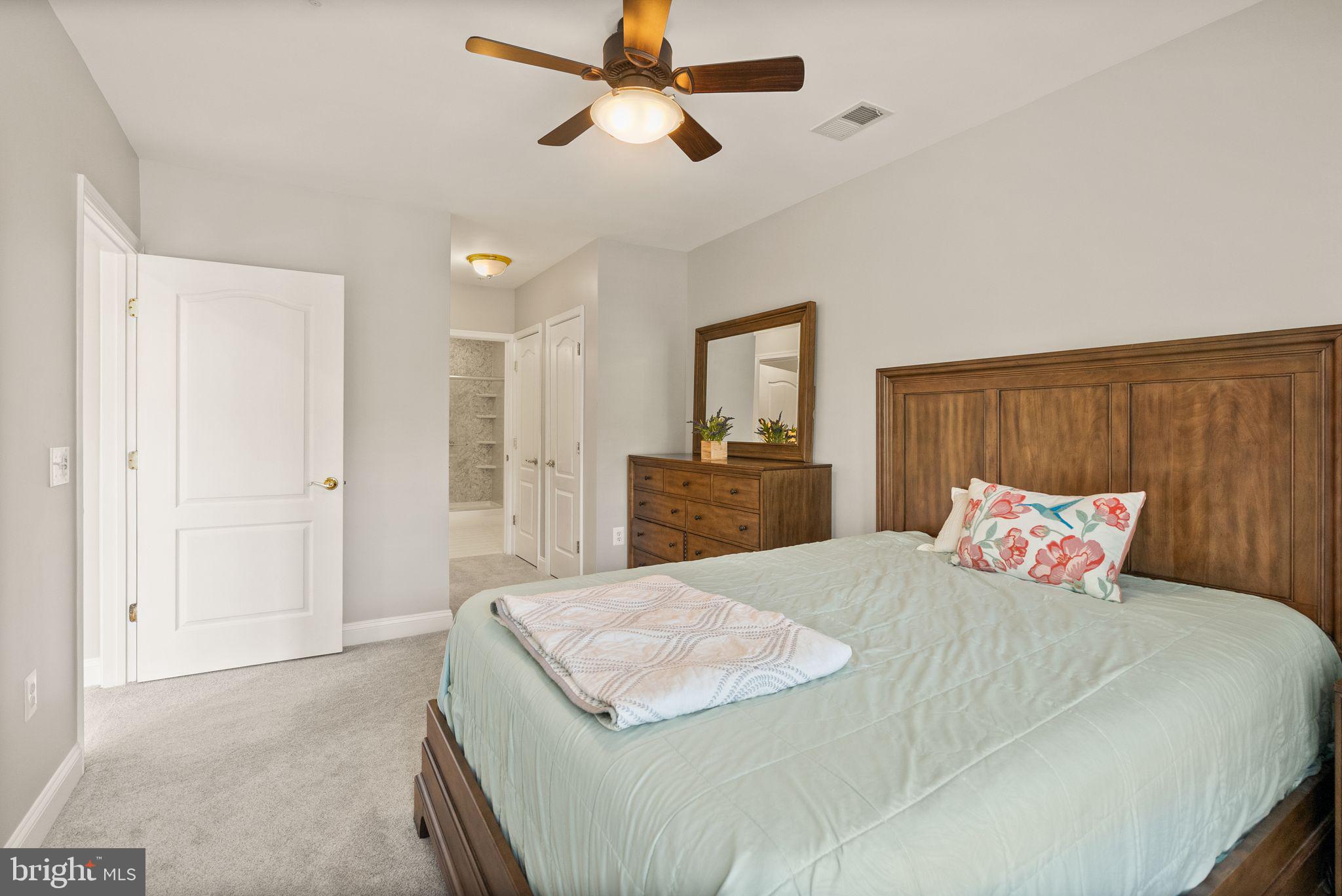 SAINTSBURY PLAZA - Residential