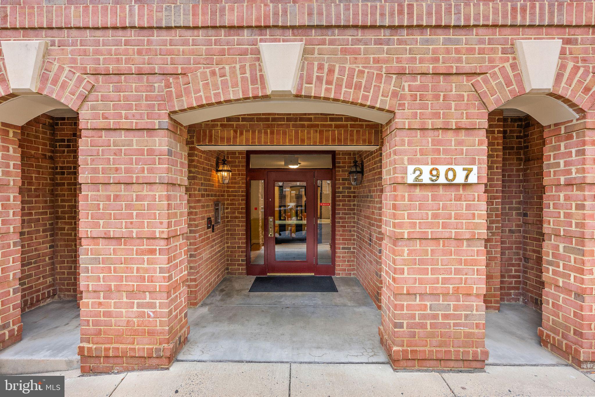 SAINTSBURY PLAZA - Residential