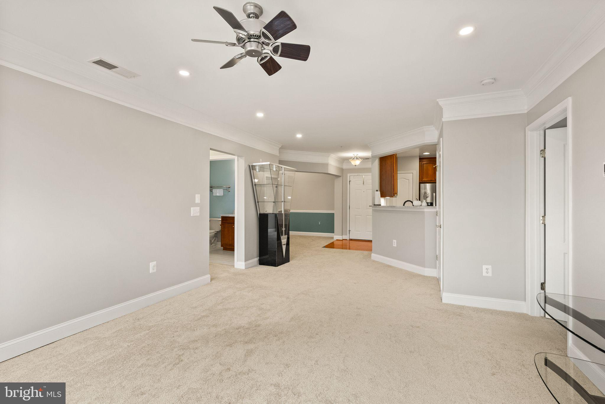 SAINTSBURY PLAZA - Residential