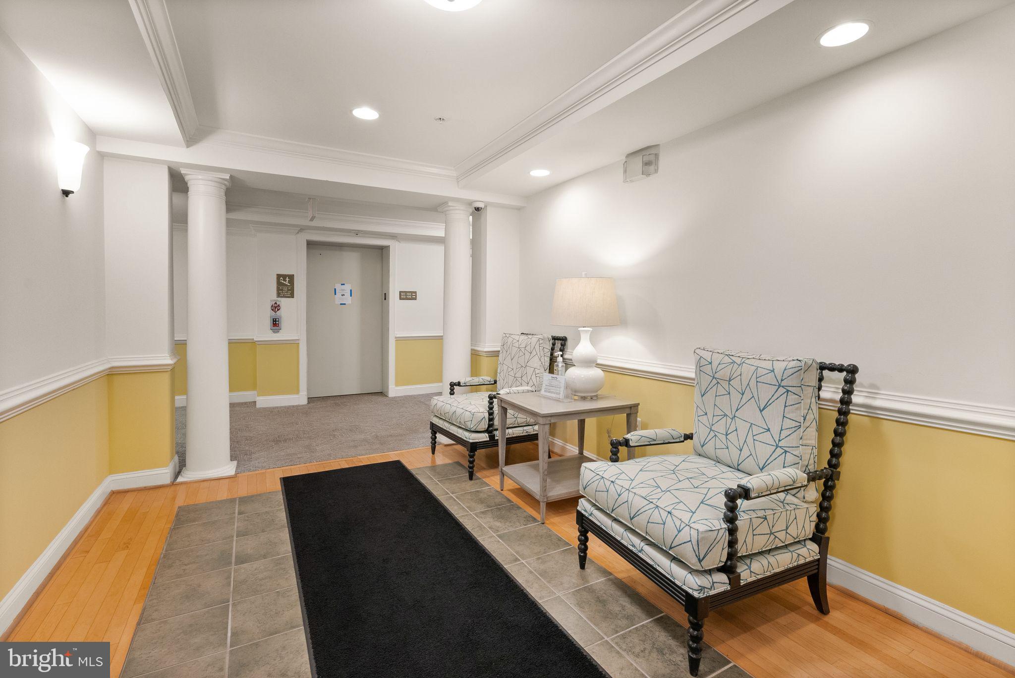 SAINTSBURY PLAZA - Residential