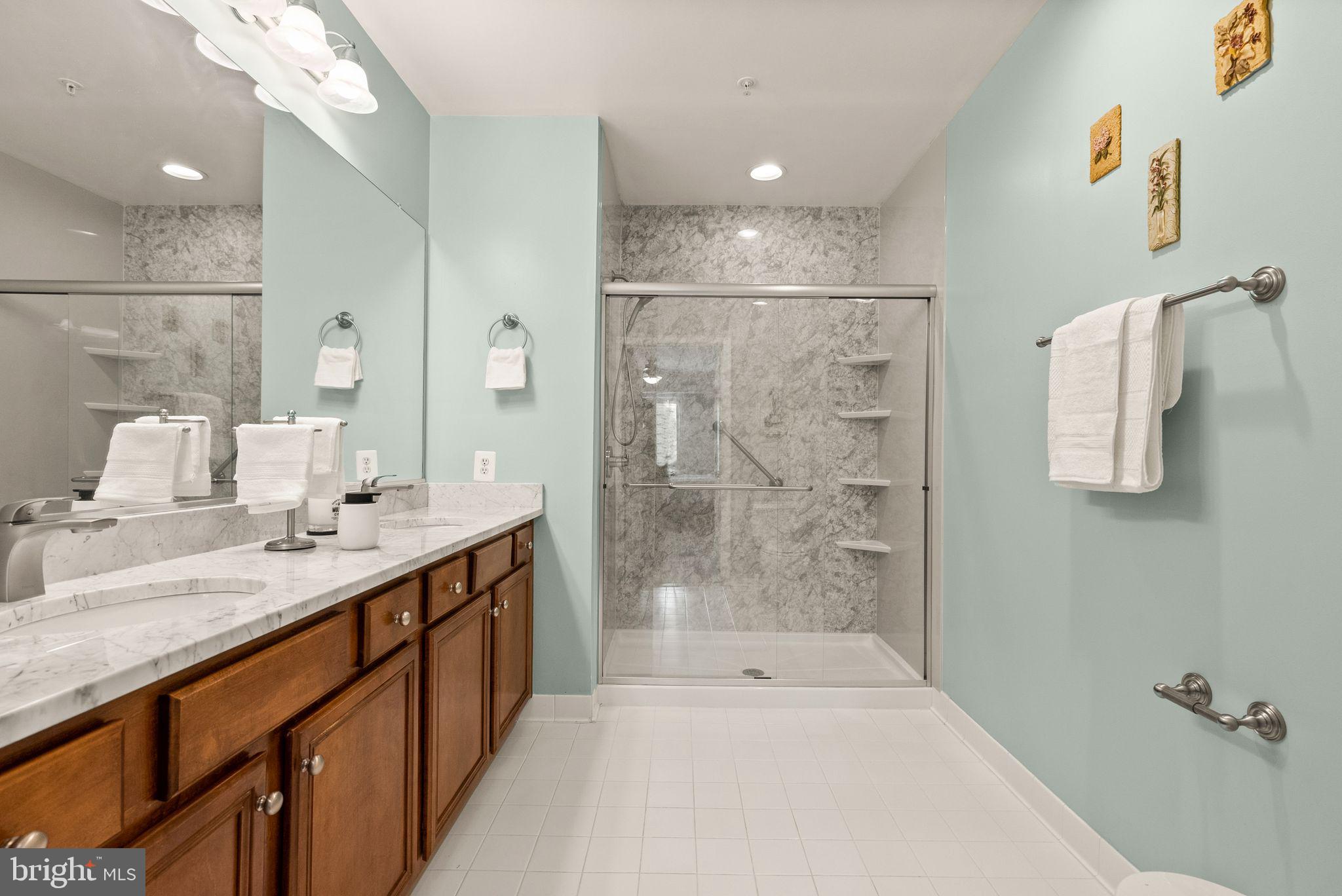 SAINTSBURY PLAZA - Residential