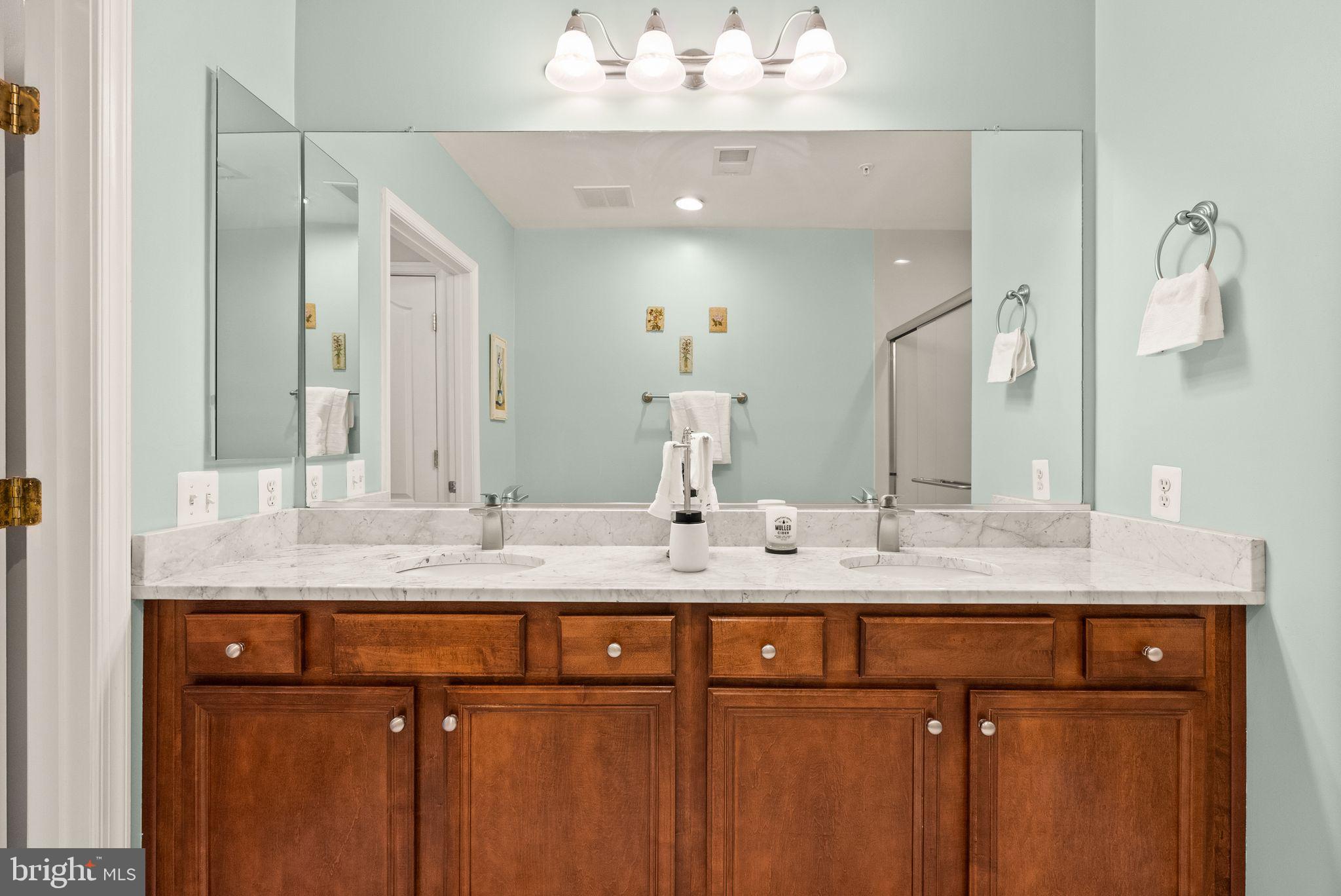 SAINTSBURY PLAZA - Residential