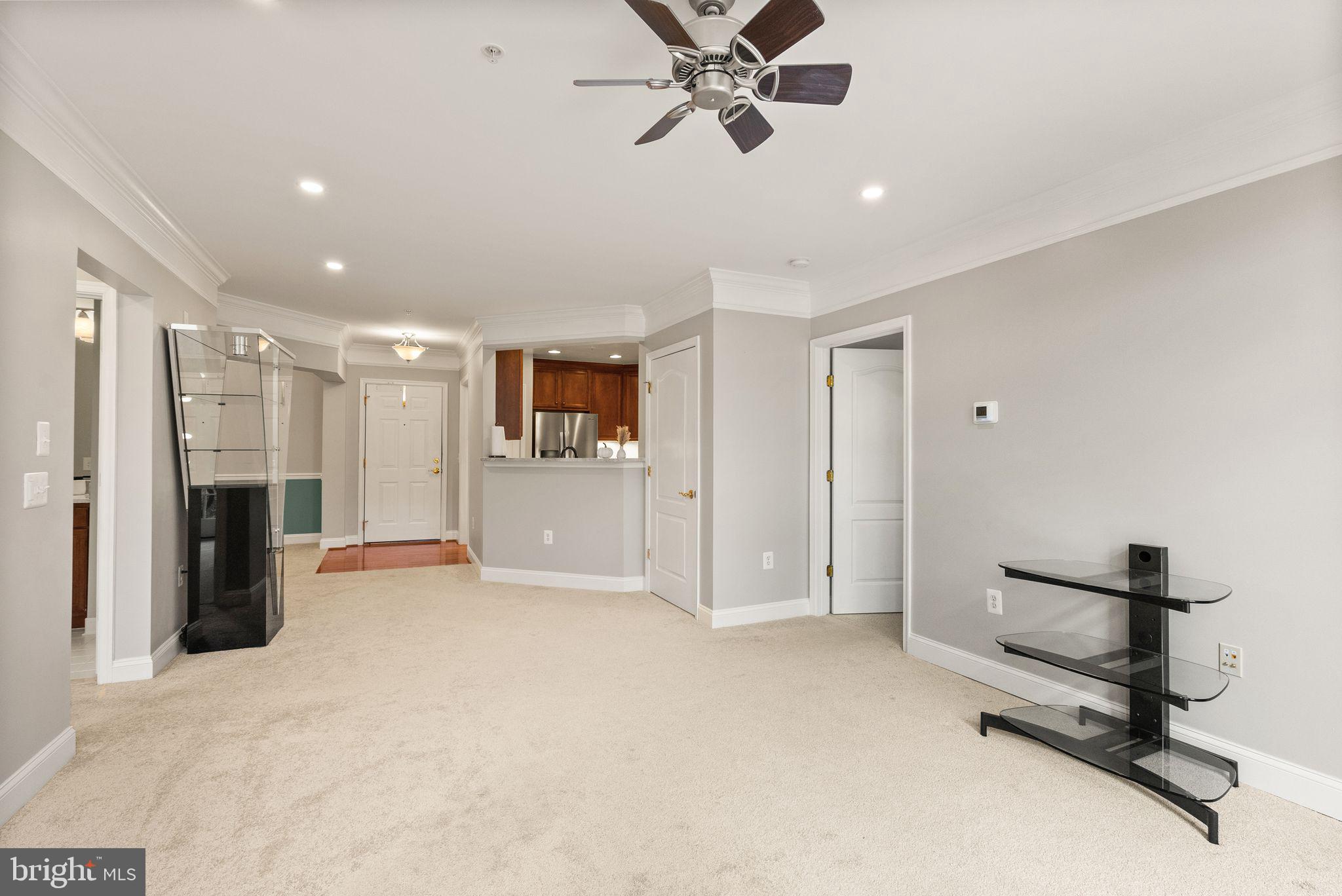 SAINTSBURY PLAZA - Residential