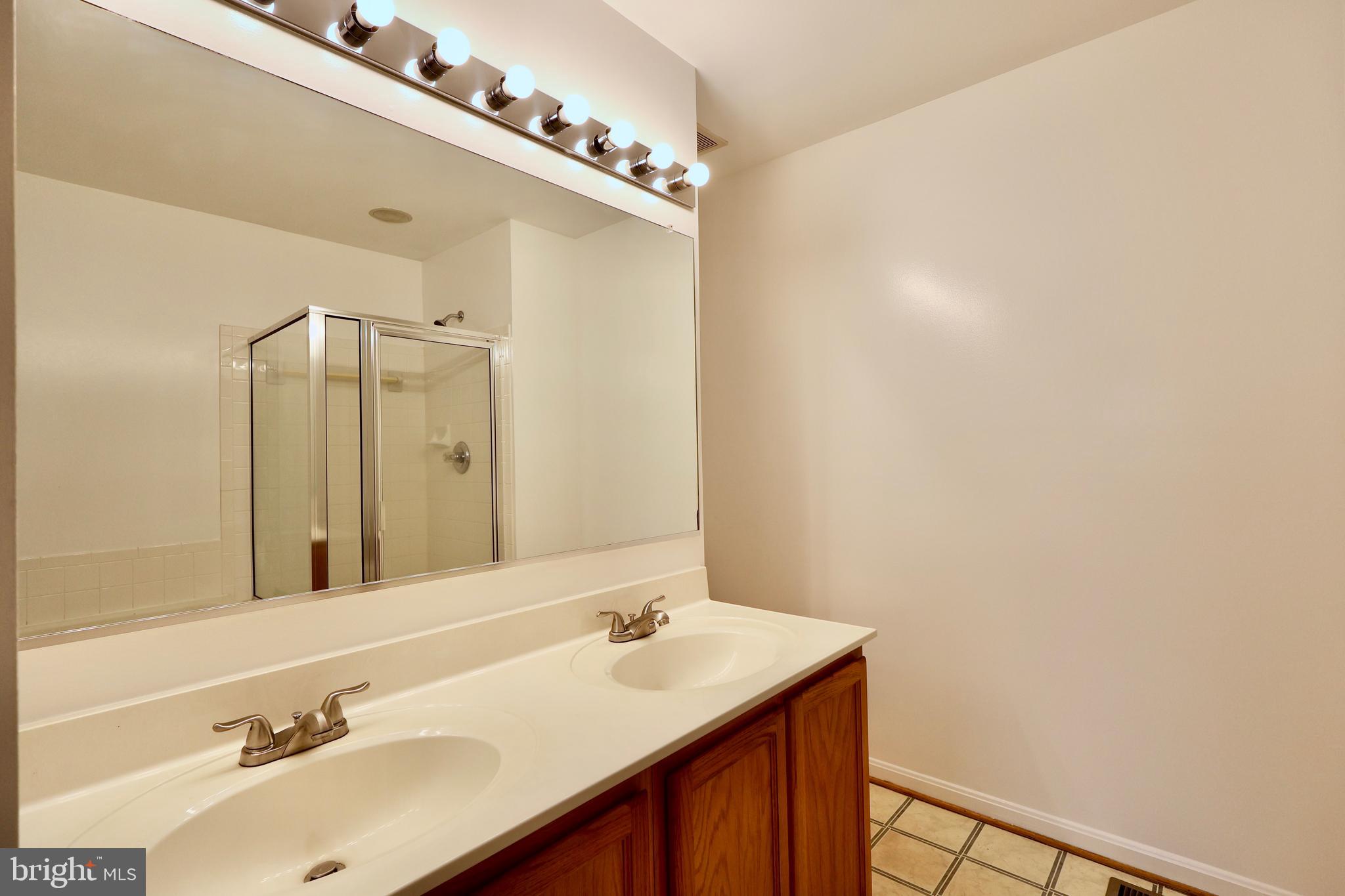 SEVEN OAKS - Residential Lease