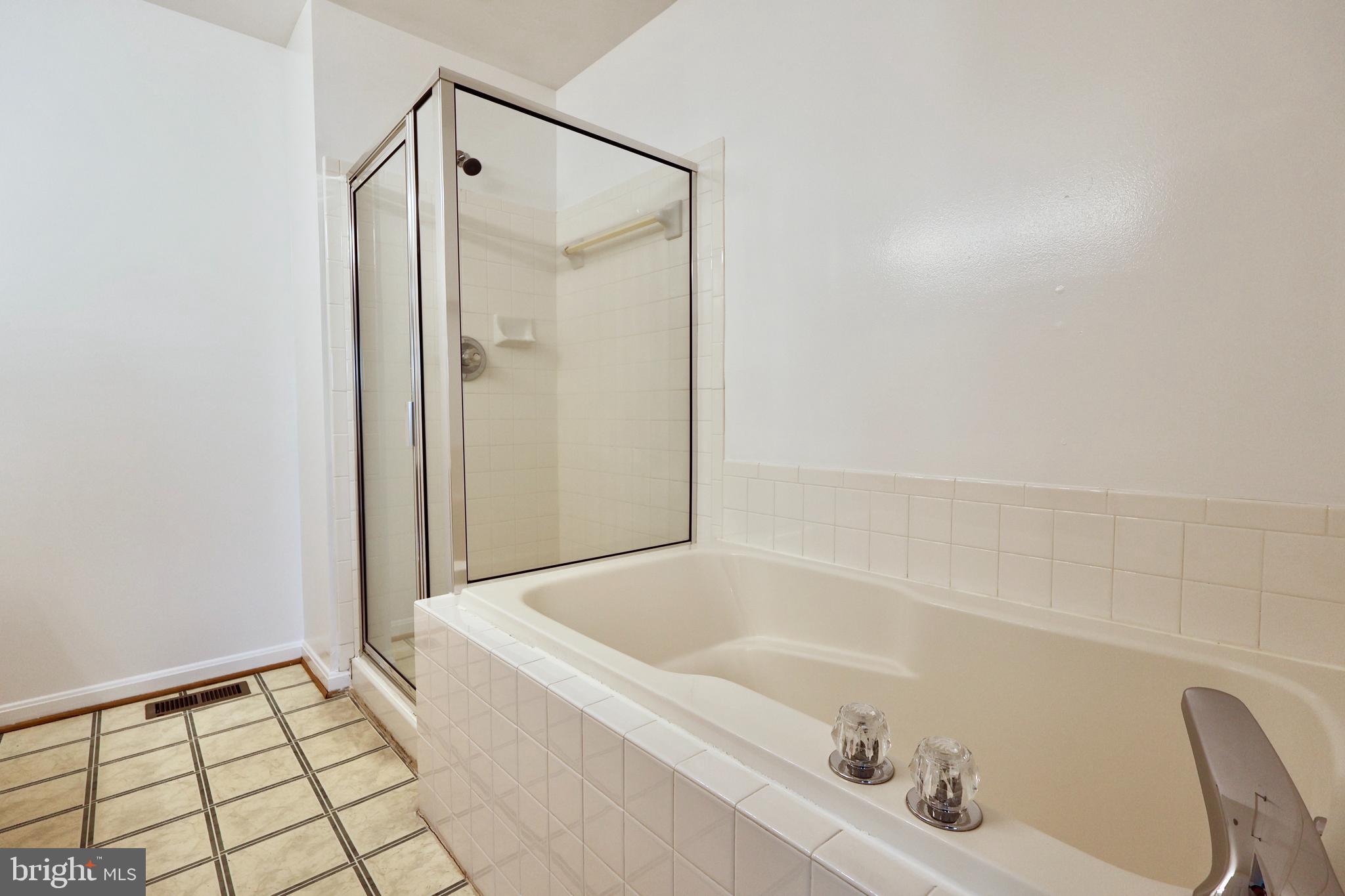 SEVEN OAKS - Residential Lease