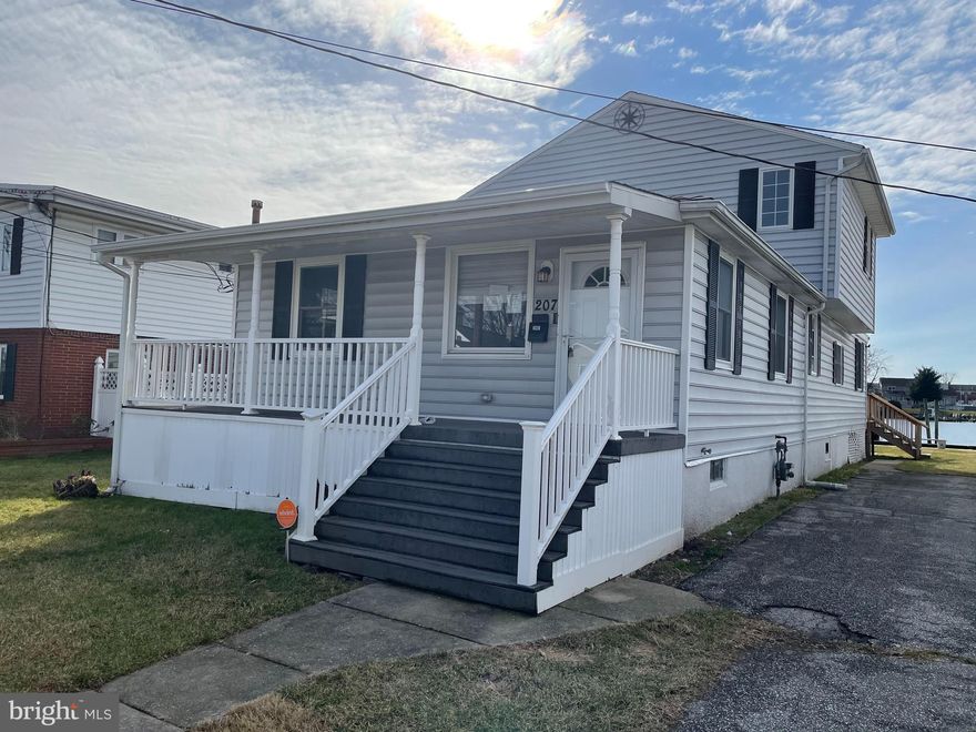 Waterfront! Great Location. Single Family Home features 3 Bedrooms and 2 Full Bathrooms. Large Kitchen with Granite Countertops and Stainless-Steel Appliances. Living Dining Combo with French Doors Open to a Big, Bright and Sunny Family Room. Hugh Master Bedroom with Walk-In Closet. 2 Waterfront Decks. 2nd Floor Laundry. Leveled Back Yard, great for outdoor activities. Central AC. Community playground / boat ramp. EZ to show, make an appointment today.