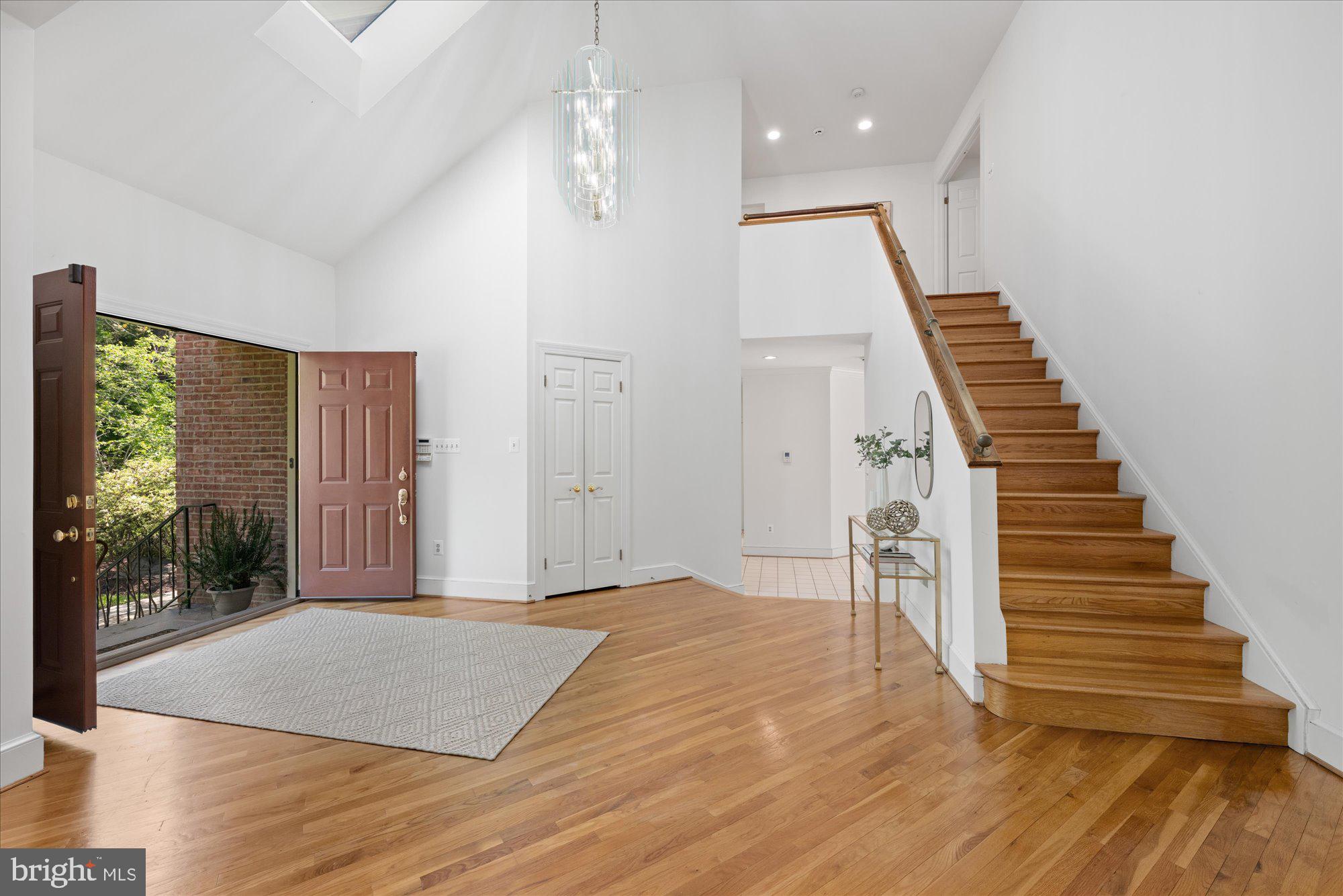 10514 MACARTHUR BOULEVARD