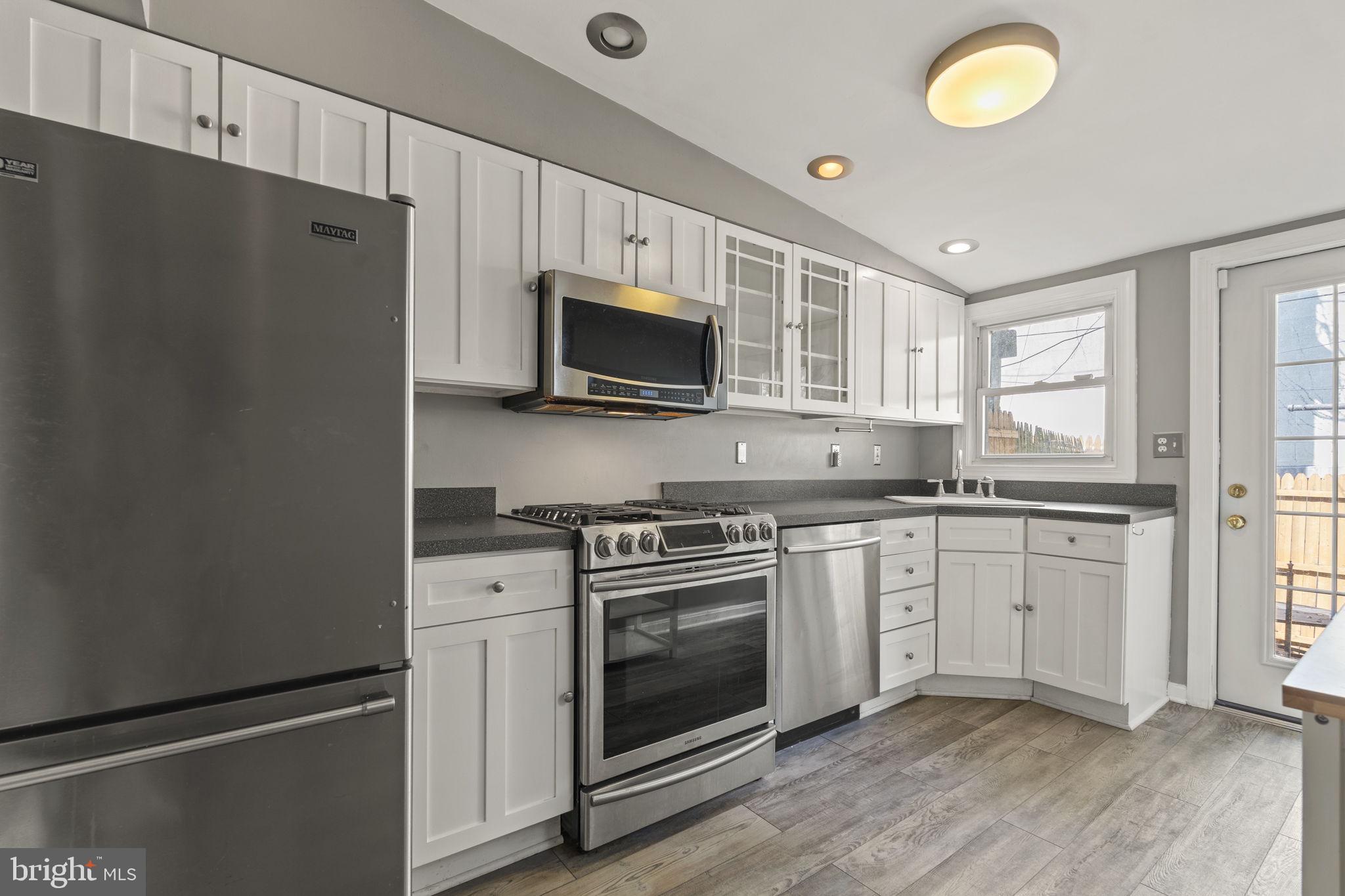 RIVERSIDE - Residential Lease