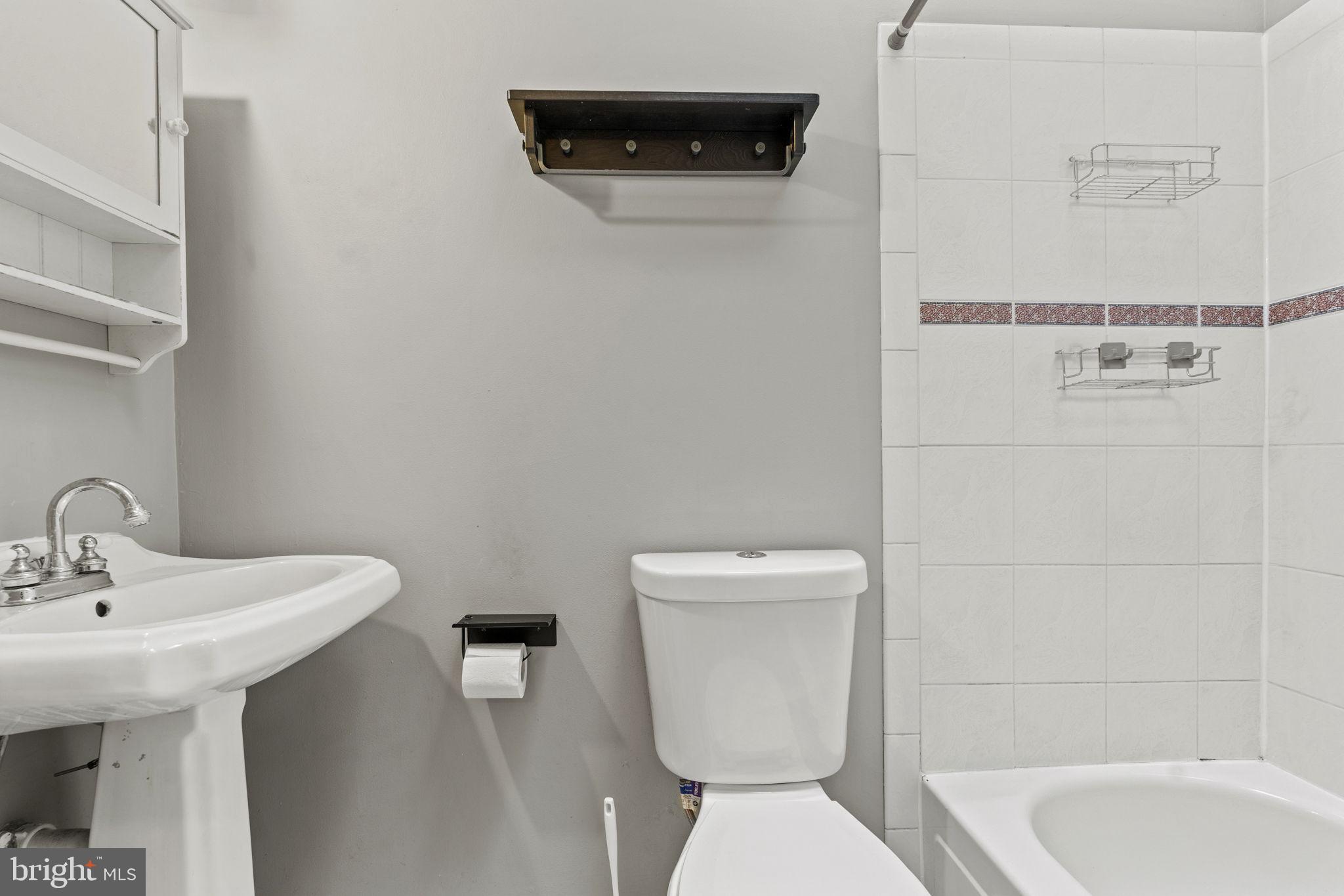 RIVERSIDE - Residential Lease