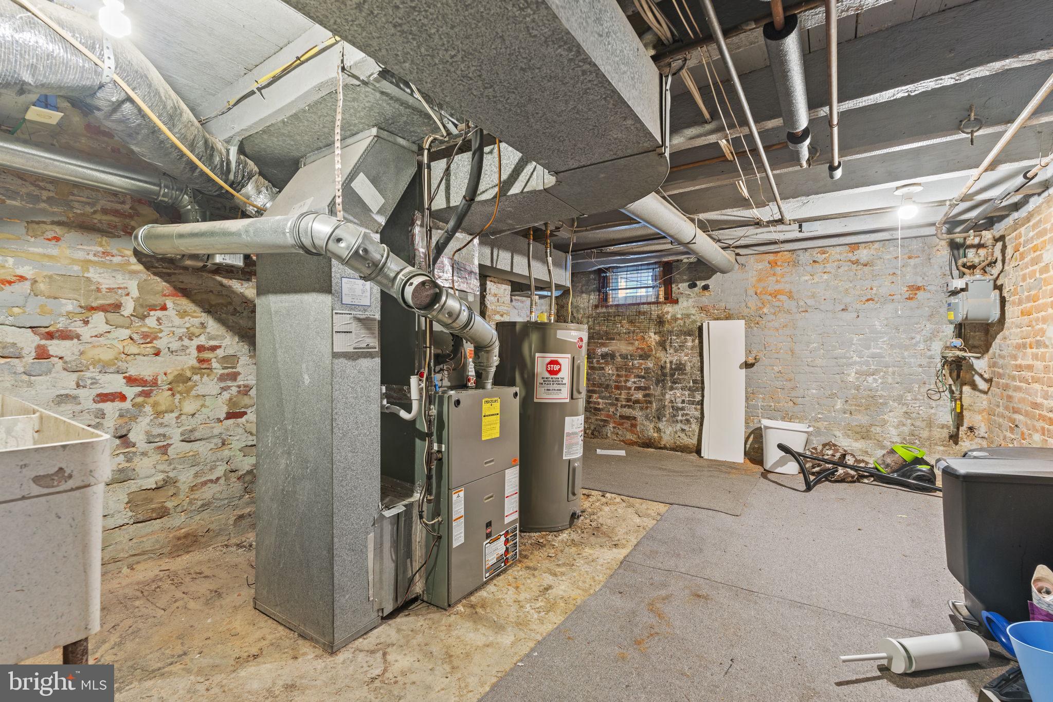 RIVERSIDE - Residential Lease