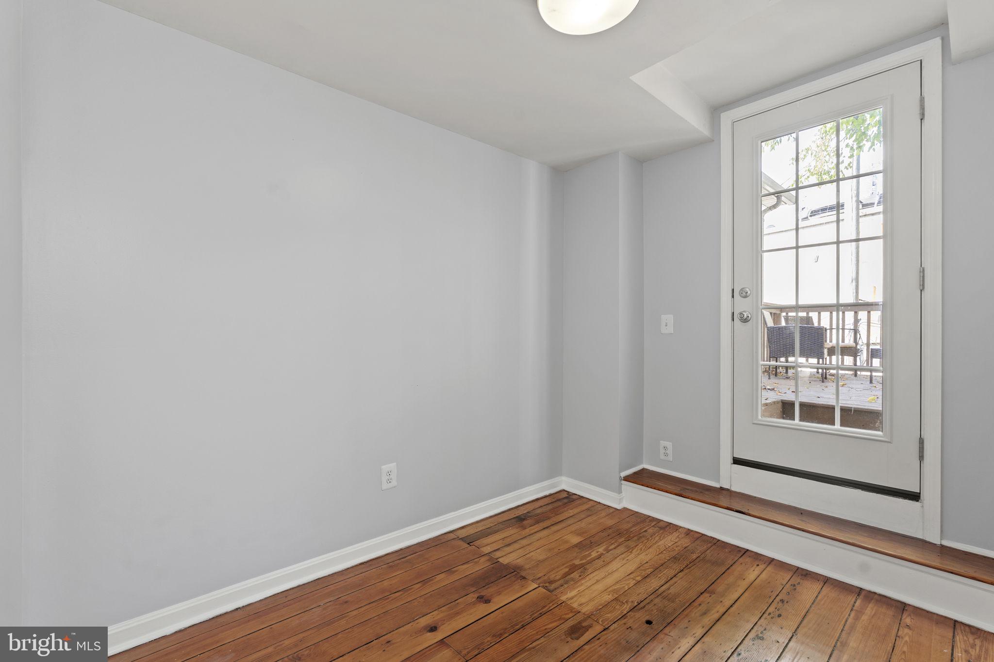 RIVERSIDE - Residential Lease