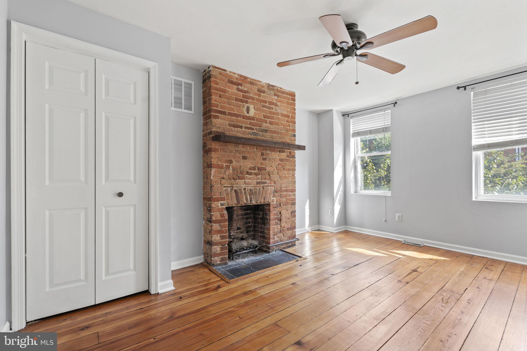 RIVERSIDE - Residential Lease