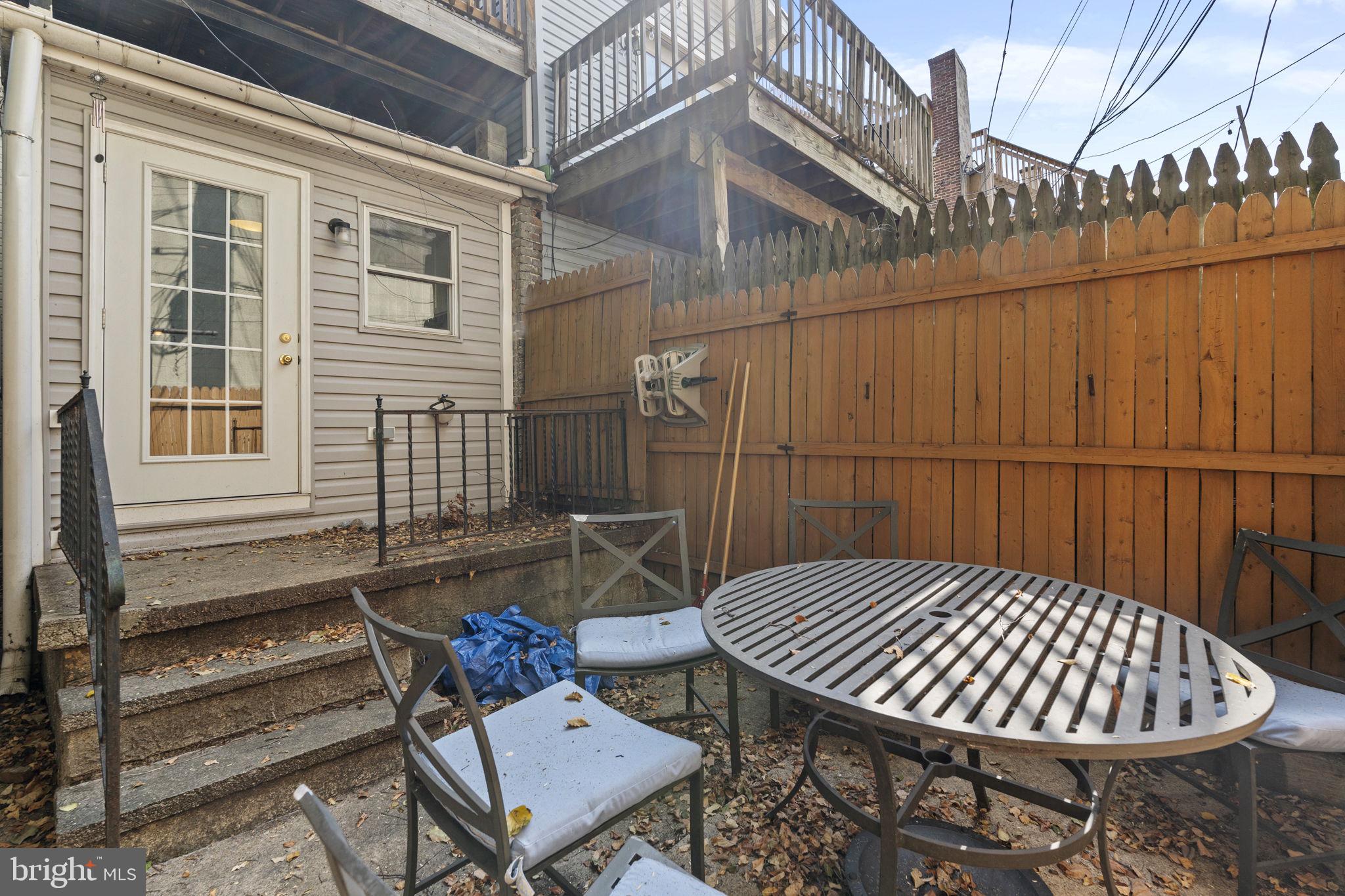 RIVERSIDE - Residential Lease