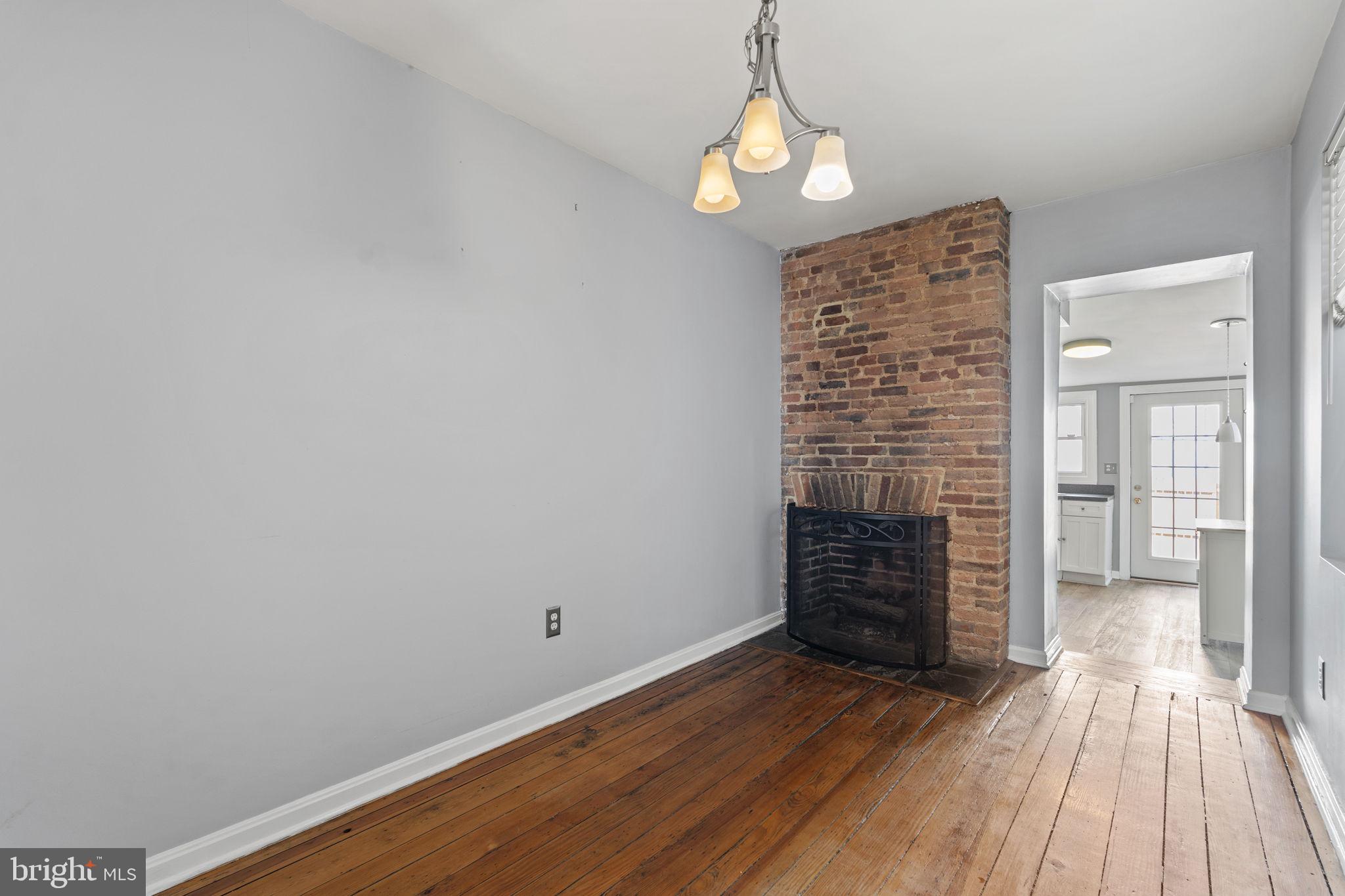 RIVERSIDE - Residential Lease