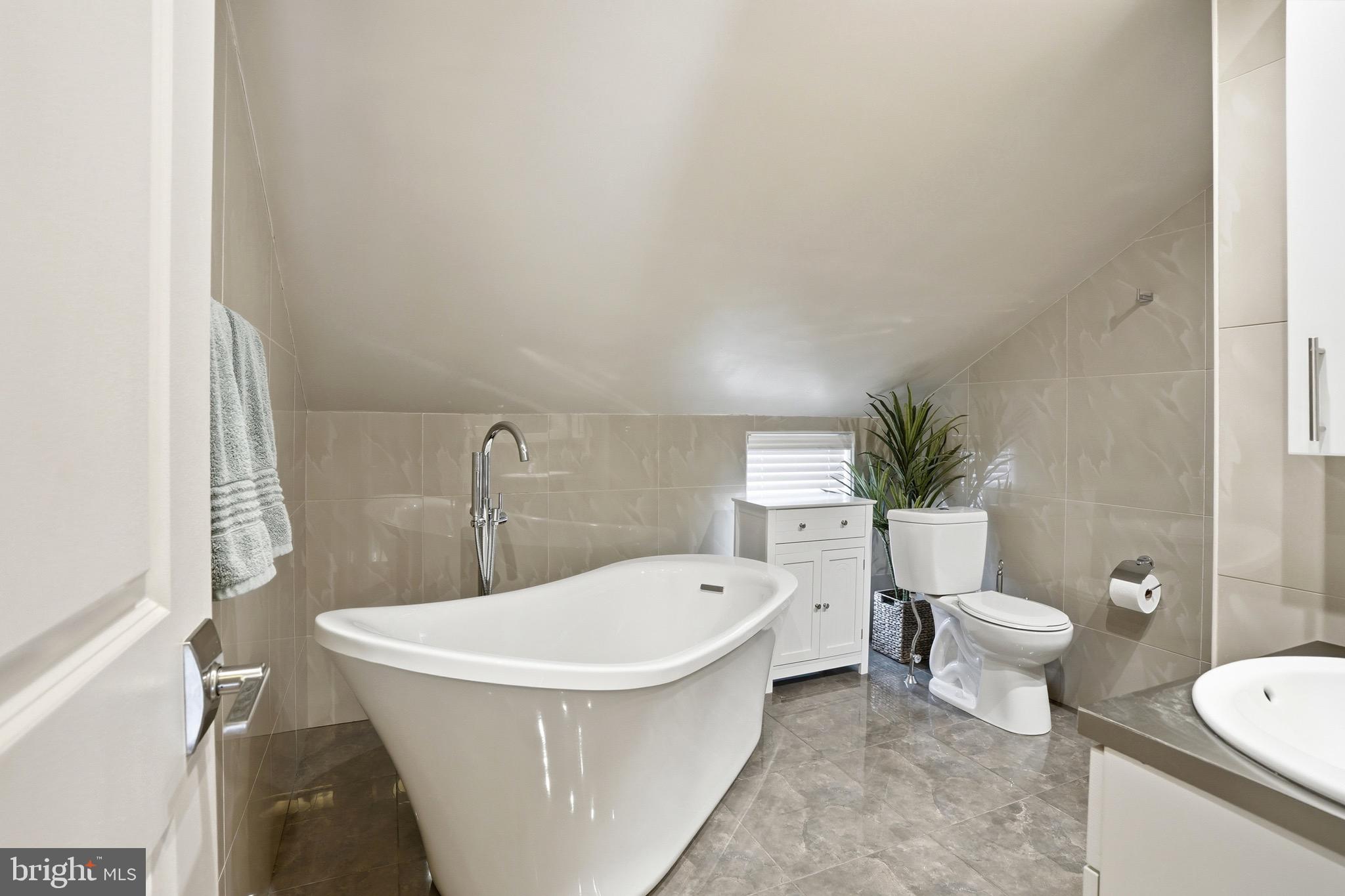 INDIAN CREEK - Residential